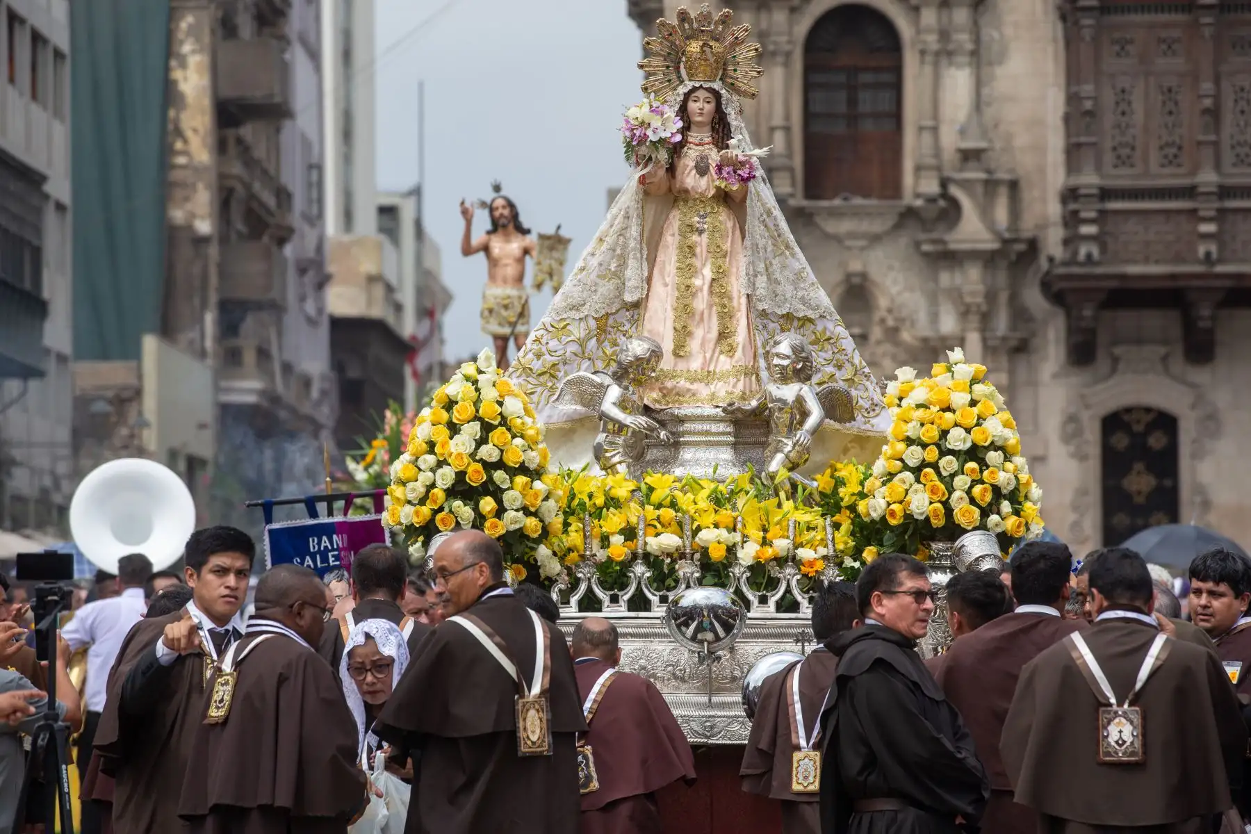 Este domingo de Resurección, salieron en procesión desde la Catedral, El Cristo Resucitado y Nuestra Señora de la Alegría. Foto: ANDINA/Tatiana Gamarra