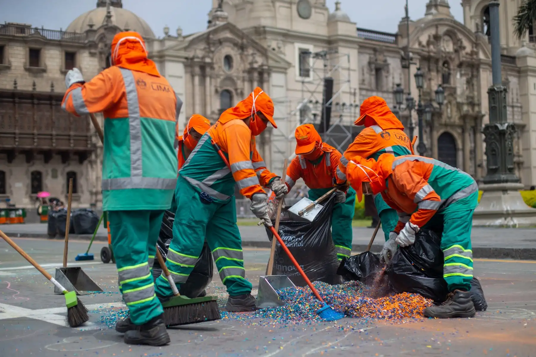 Este domingo de Resurreción la Plaza de Armas fue escenario del Concurso de alfombras Florales, organizado porla Municipalidad de Lima, con la presencia de 33 participantes. Foto: ANDINA/Tatiana Gamarra
