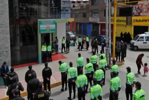 Como se recuerda, el local donde funcionaba la Comisaría PNP de Macusani sufrió un atentado en enero de este año por parte de un grupo de personas, durante las manifestaciones registradas en Puno.