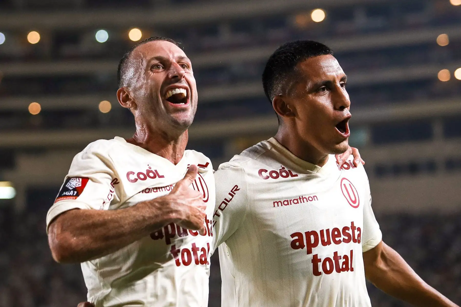 Horacio Calcaterra celebra su gol junto a Alex Valera Foto: Twitter
