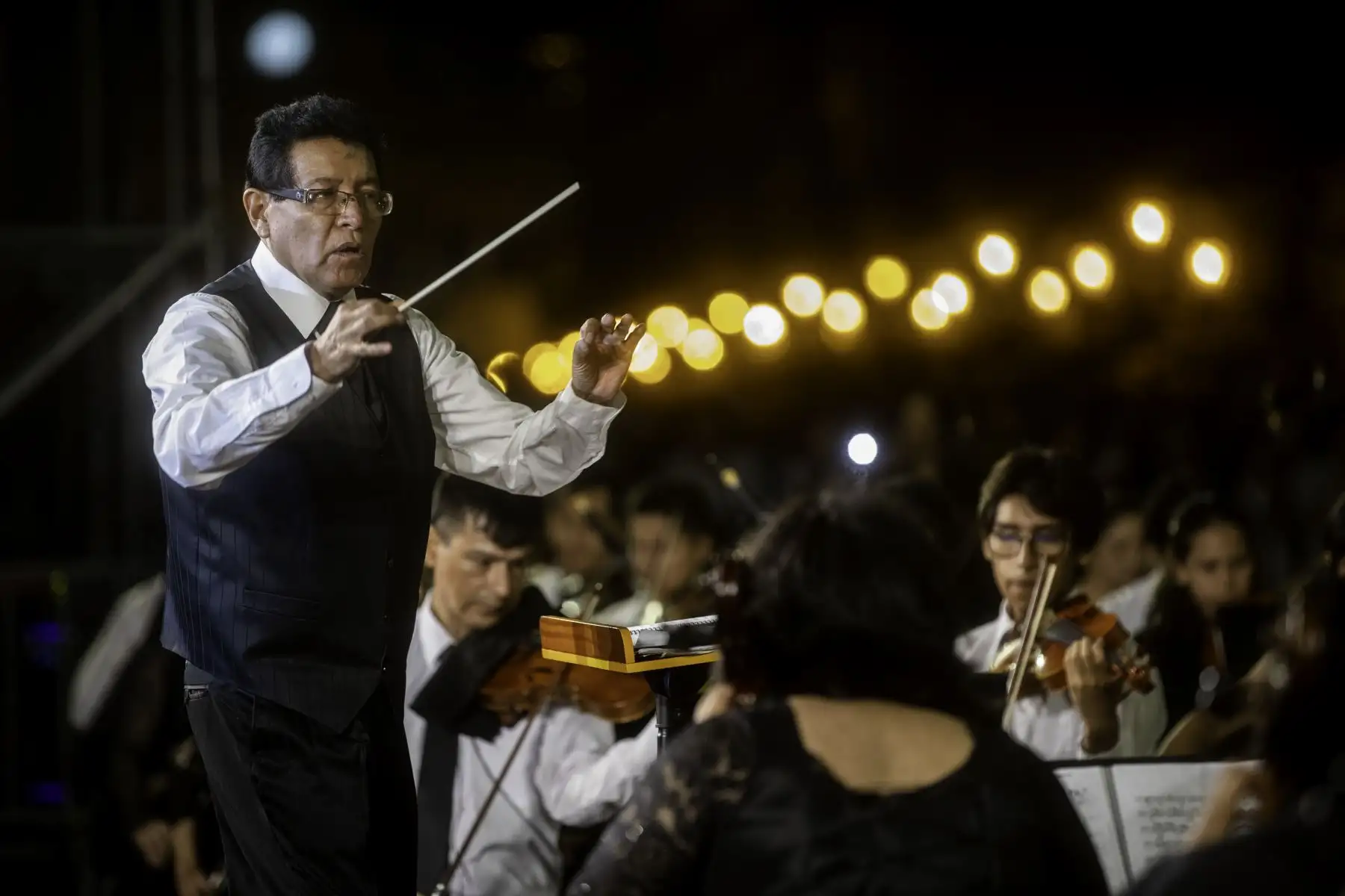 Cientos de niños y adolescentes demuestran su talento musical y nos presentan Domingo de Gloria junto con la orquesta sinfónica.
Foto: ANDINA/Difusión