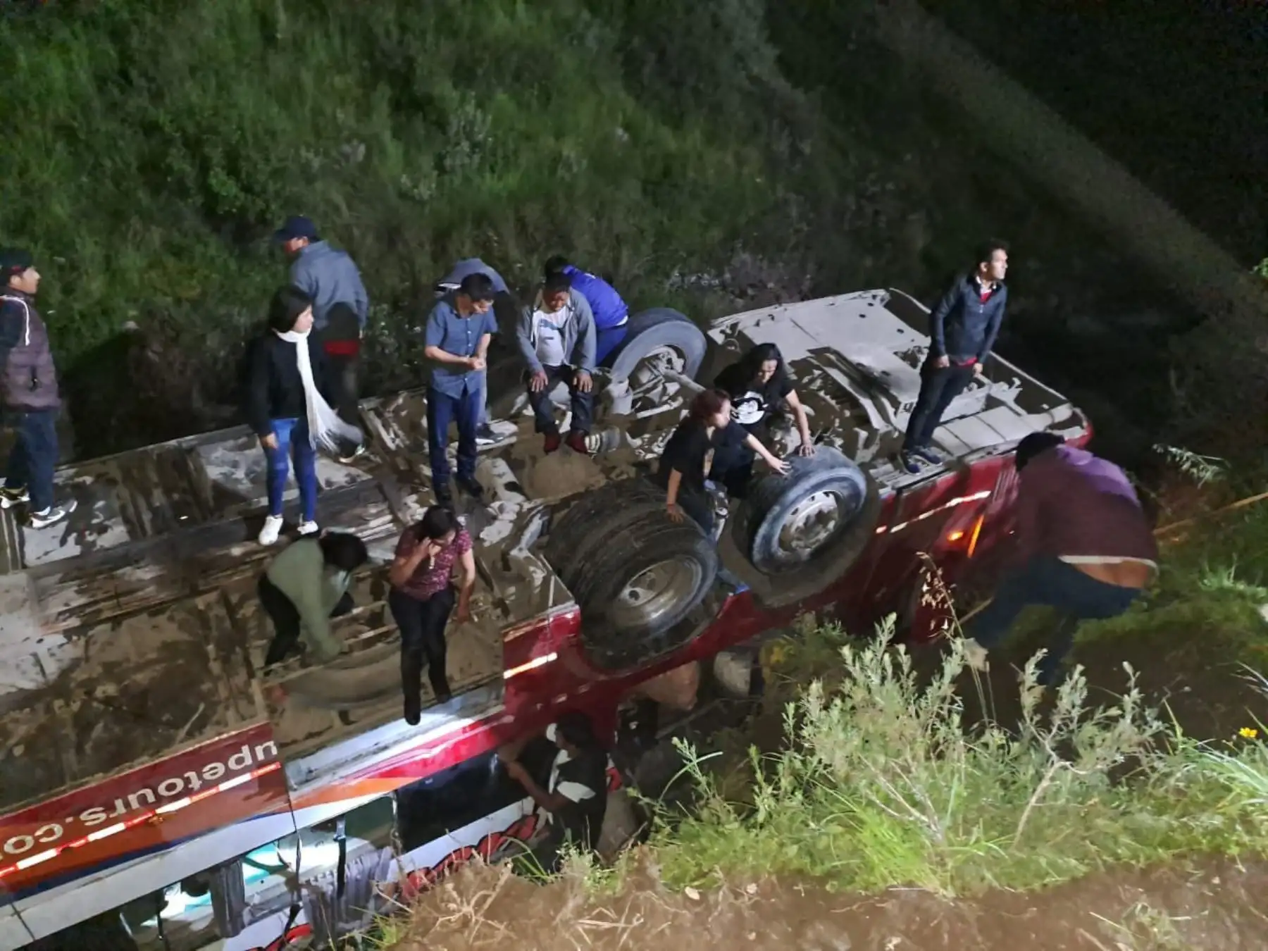 Sutran reveló que el bus de la empresa Guadalupe Tours S.A.C., accidentado en la carretera Central esta madrugada, cuenta con SOAT vigente. ANDINA/Difusión