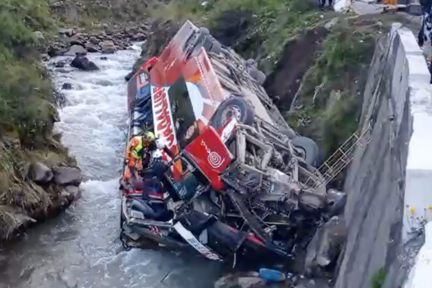 Indecopi determinará la responsabilidad de la empresa de transporte Guadalupe en el accidente de tránsito que dejó 10 muertos en la carretera Central. Foto: captura TV.