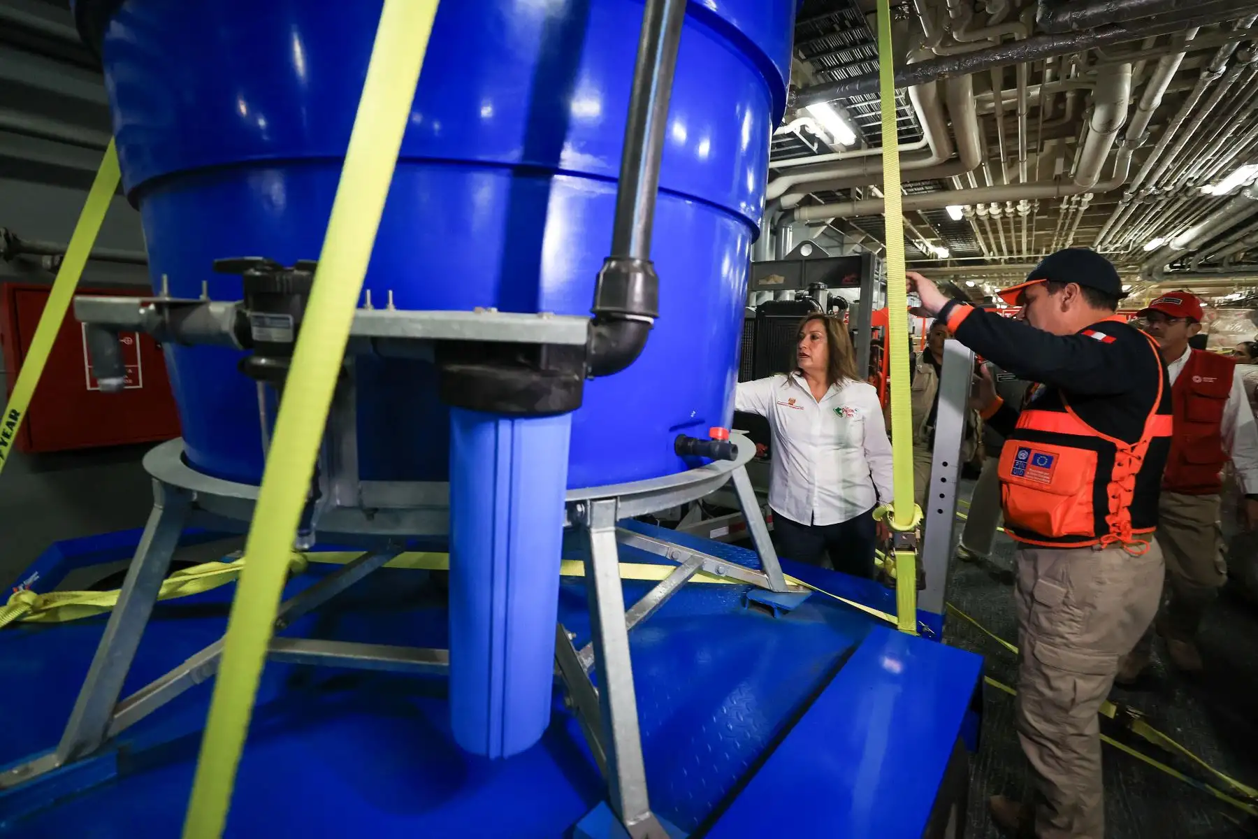 Presidenta Dina Boluarte inspeccionó zarpe del buque multipropósito B.A.P. Pisco, que trasladará ayuda humanitaria a las regiones Tumbes, Piura y Lambayeque. Foto: ANDINA/ Prensa Presidencia