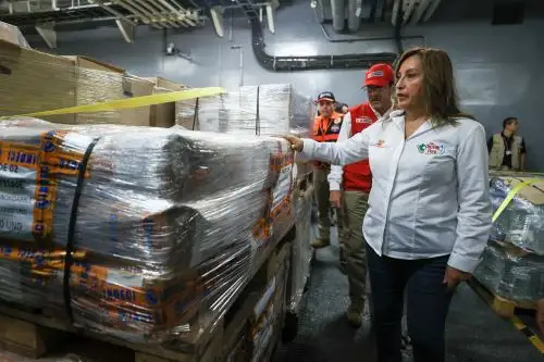 La presidenta Dina Boluarte inspeccionó el zarpe del buque multipropósito B.A.P. Pisco, que trasladó ayuda humanitaria a la región Piura. Foto: ANDINA/ Prensa Presidencia