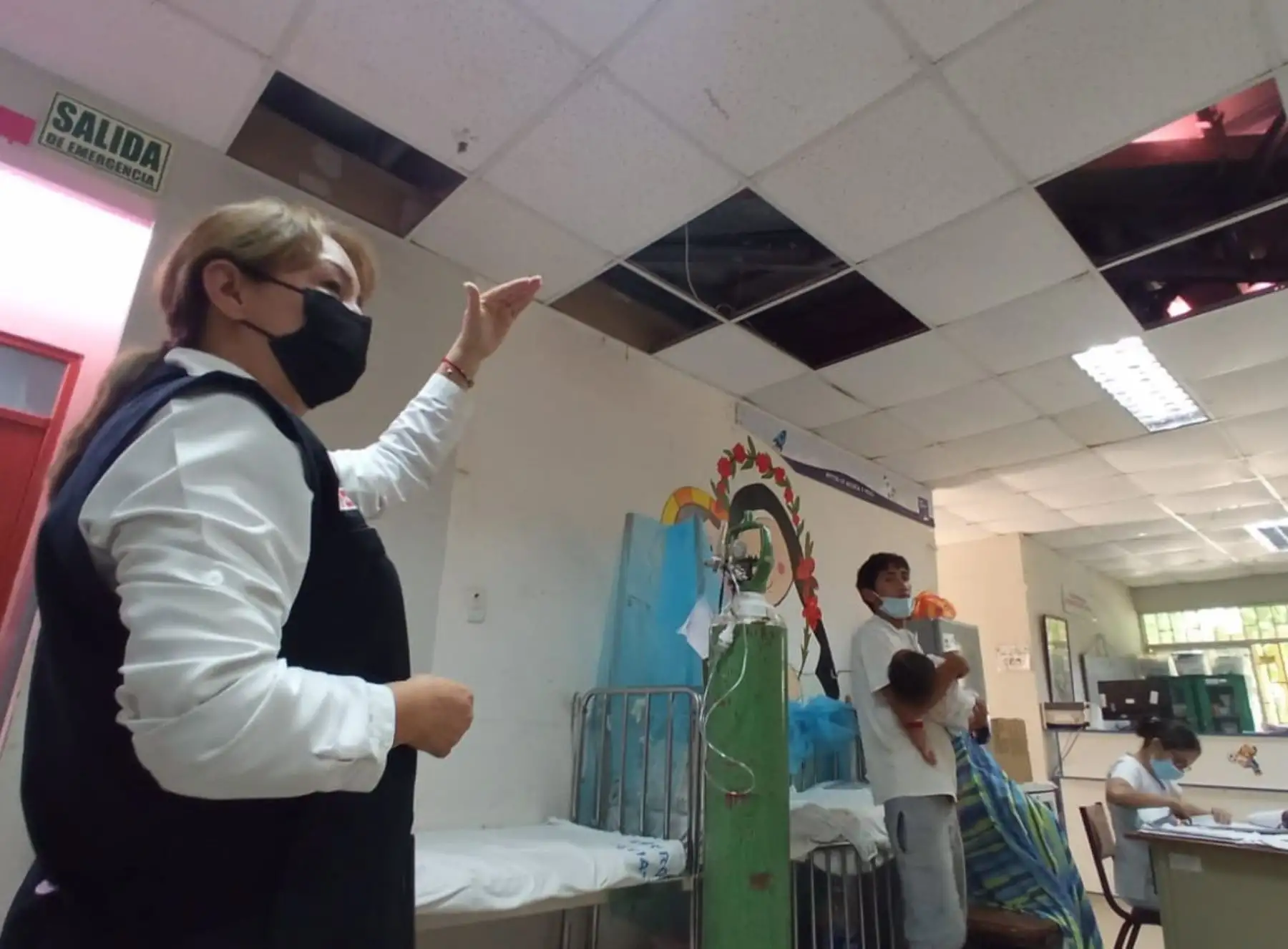 Un equipo de especialistas del Ministerio de Salud verificó la infraestructura del Hospital Santa Rosa de Piura que resultó afectada por las lluvias intensas que se registran en dicha región. ANDINA/Difusión