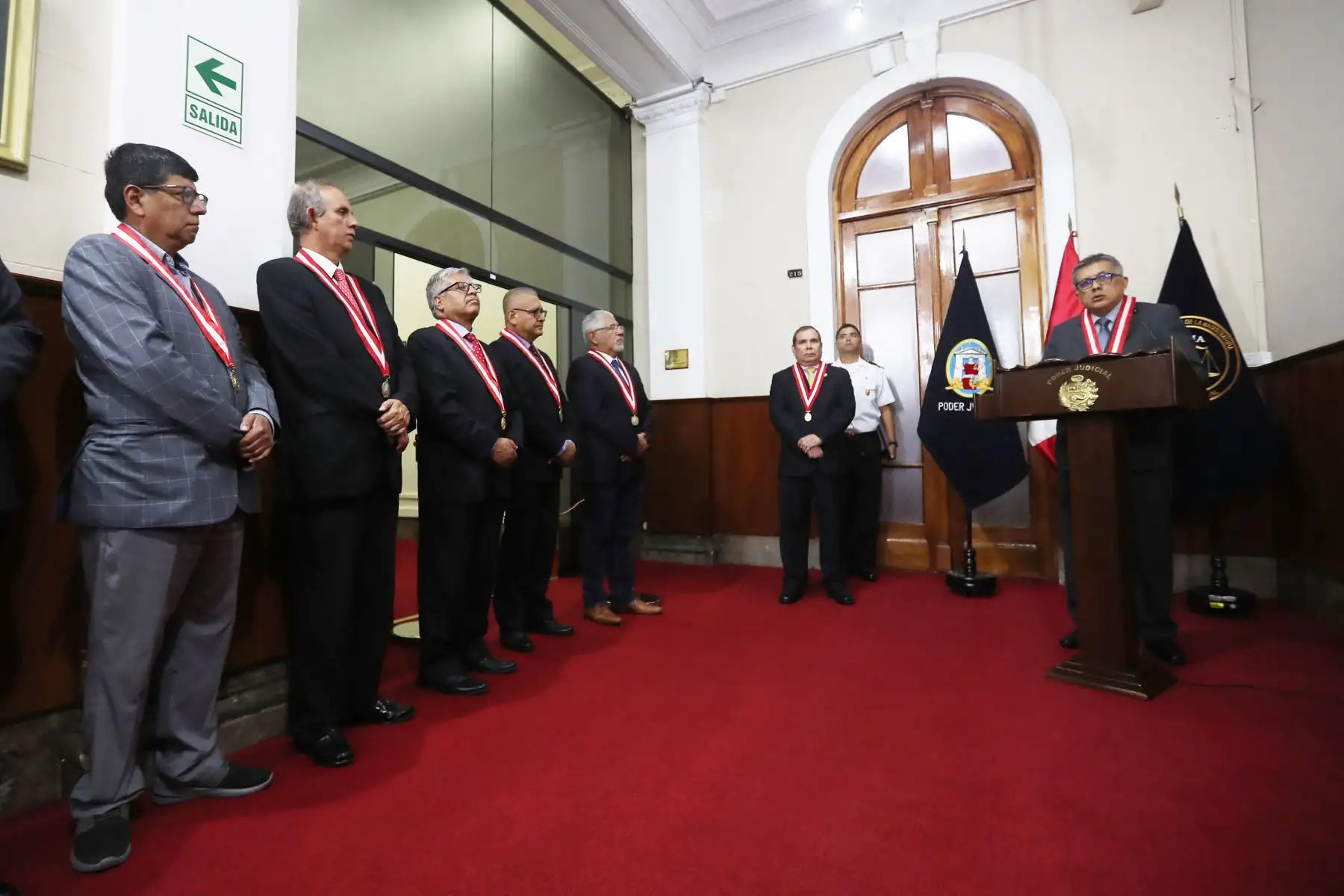 Jefe de La Oficina de Control de la Magistratura (OCMA) Juez Supremo Ulises A. Yaya Zumaeta, inaugura "Sala Transparente" un espacio donde  jueces, juezas y servidores sostendrán mesas de trabajo.
Esta sala cuenta con un sistema de video que permitirá grabar todas las reuniones, incluidas audiencias y es de uso obligatorio para  magistrados funcionarios y servidores de la OCMA.
  Foto: ANDINA/Ricardo Cuba