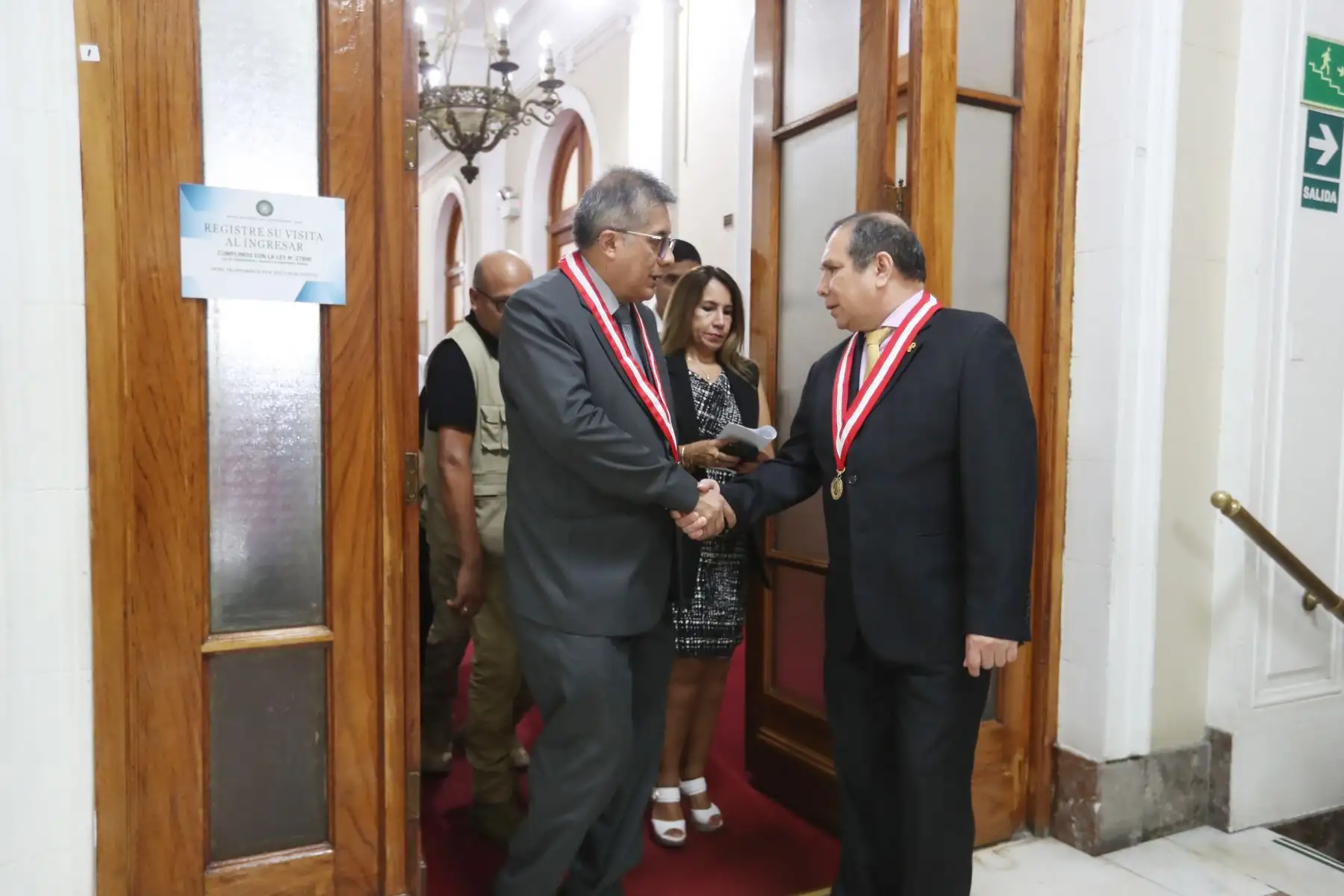 Presidente del poder judicial, Juez Supremo Javier Arévalo Vela y Jefe de  la Oficina de Control de la Magistratura (OCMA) Juez Supremo Ulises A. Yaya Zumaeta inauguran "Sala Transparente" un espacio donde  jueces, juezas y servidores sostendrán mesas de trabajo.
Esta sala cuenta con un sistema de video que permitirá grabar todas las reuniones, incluidas audiencias y es de uso obligatorio para  magistrados funcionarios y servidores de la OCMA.
  Foto: ANDINA/Ricardo Cuba