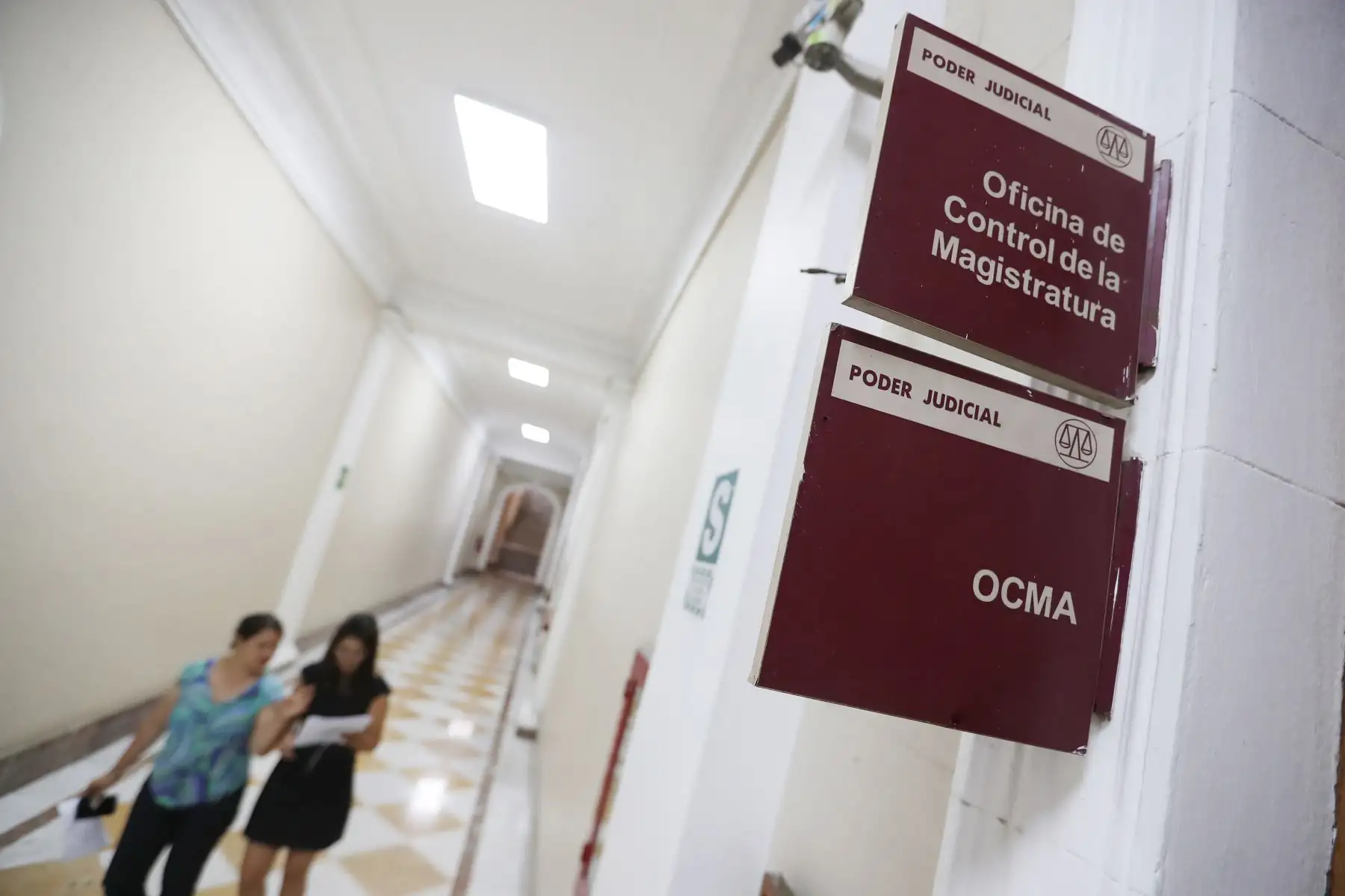 Poder Judicial  inaugura "Sala Transparente" de la Oficina de Control de la Magistratura (OCMA), un espacio donde  jueces, juezas y servidores sostendrán mesas de trabajo.
Esta sala cuenta con un sistema de video que permitirá grabar todas las reuniones, incluidas audiencias y es de uso obligatorio para  magistrados funcionarios y servidores de la OCMA.
 Foto: ANDINA/Ricardo Cuba