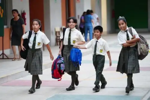 La Gerencia Regional de Educación recuerda a los alumnos el uso de implementos de seguridad como sombrero de ala ancha o gorro legionario, polo o camisa manga larga de color claro y protector solar.