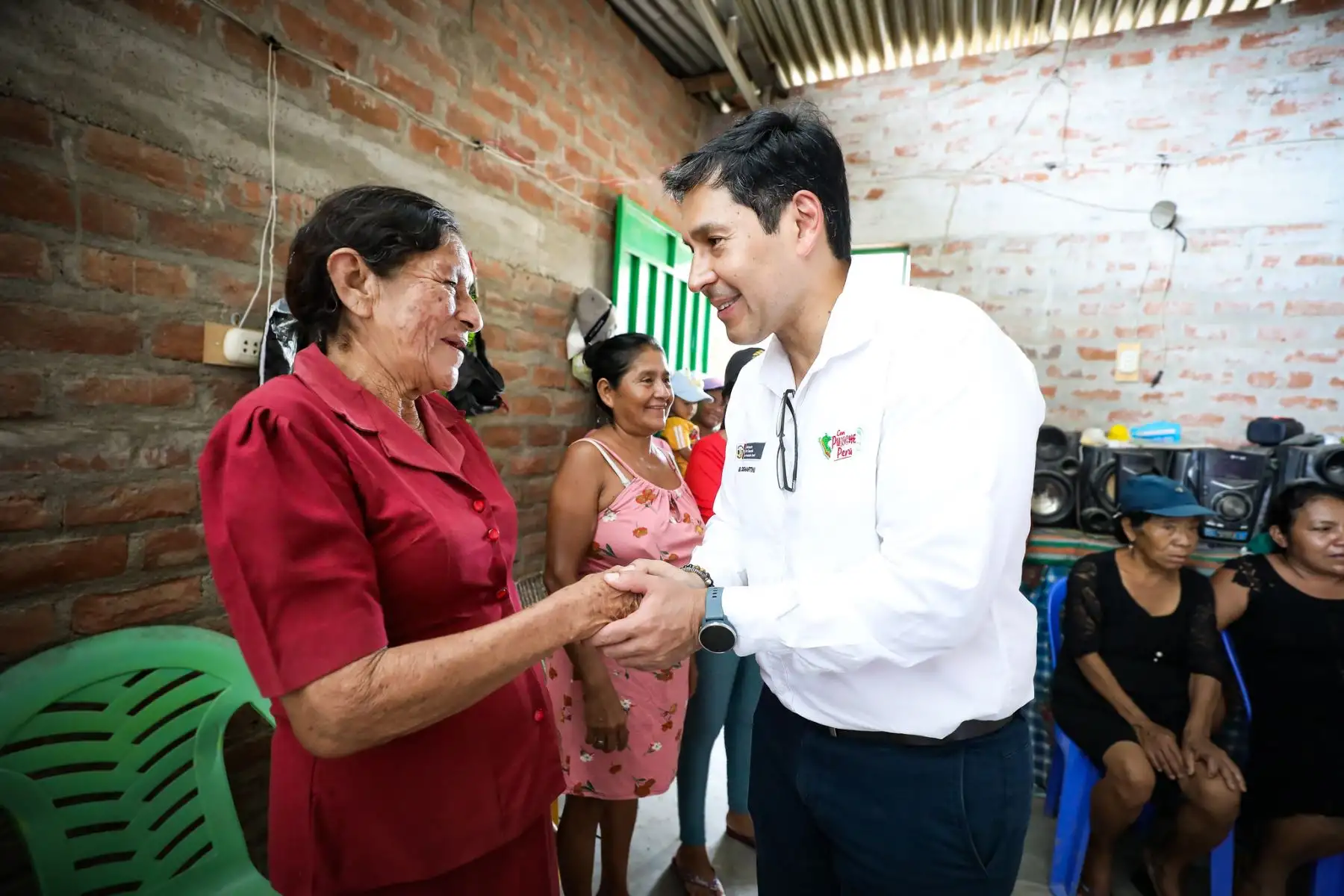 El ministro de Desarrollo e Inclusión Social, Julio Demartini, se trasladó al distrito de Chulucanas, en Morropón, Piura, junto con el Instituto de Defensa Civil y el Ministerio de la Mujer y Poblaciones Vulnerables, con el objetivo de implementar acciones inmediatas desde el Ejecutivo en las zonas afectadas por desastres naturales.

Foto: ANDINA/MIDIS