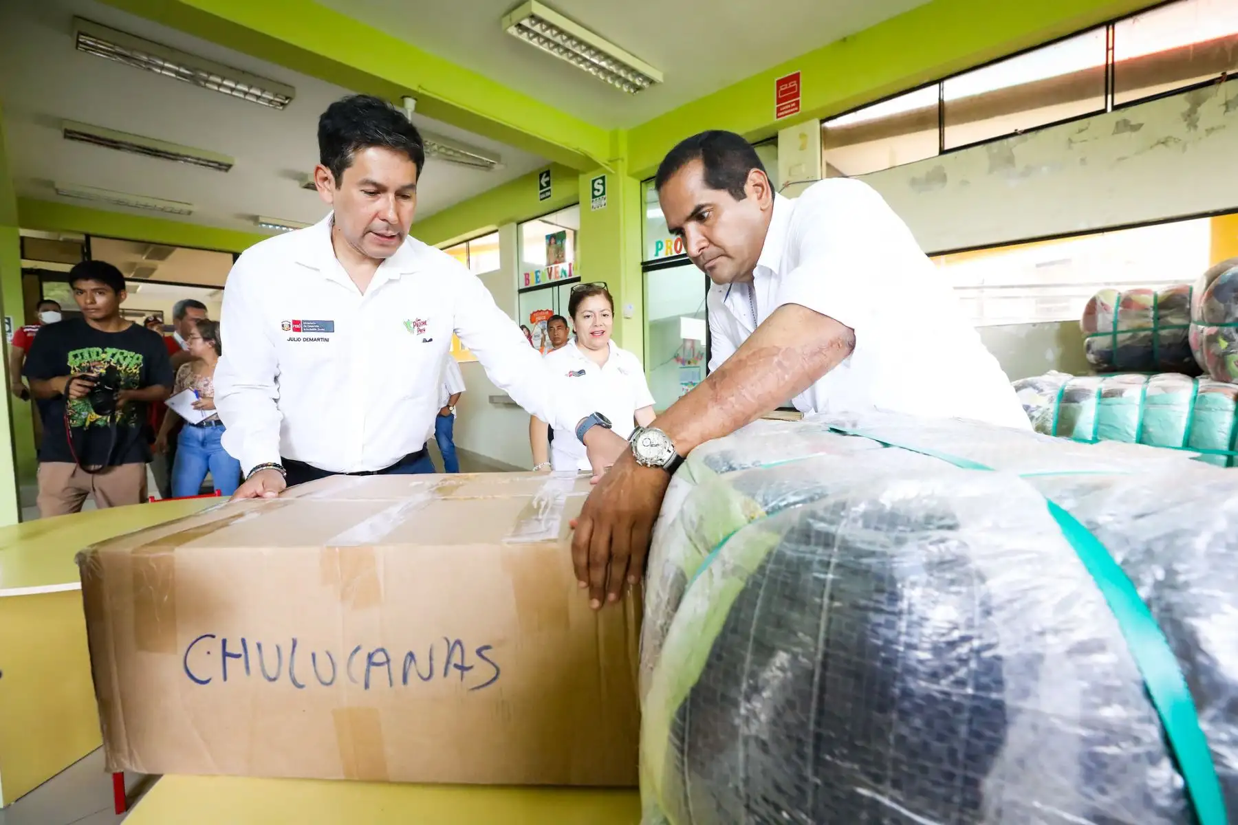 El ministro de Desarrollo e Inclusión Social, Julio Demartini, se trasladó al distrito de Chulucanas, en Morropón, Piura, junto con el Instituto de Defensa Civil y el Ministerio de la Mujer y Poblaciones Vulnerables, con el objetivo de implementar acciones inmediatas desde el Ejecutivo en las zonas afectadas por desastres naturales.

Foto: ANDINA/MIDIS