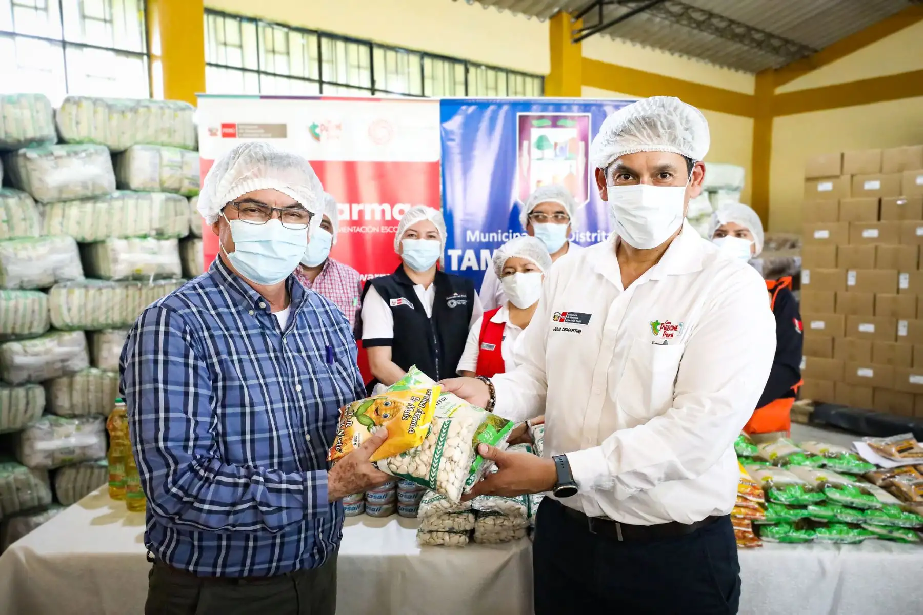 El ministro de Desarrollo e Inclusión Social, Julio Demartini, se trasladó al distrito de Chulucanas, en Morropón, Piura, junto con el Instituto de Defensa Civil y el Ministerio de la Mujer y Poblaciones Vulnerables, con el objetivo de implementar acciones inmediatas desde el Ejecutivo en las zonas afectadas por desastres naturales.

Foto: ANDINA/MIDIS