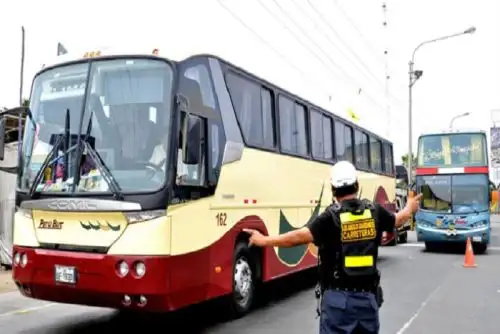El ministro del Interior, Vicente Romero, sobrevoló en la víspera un tramo de la Panamericana Sur junto al comandante general de la PNP, general Jorge Angulo, y comprobó el buen estado del tránsito vehicular.