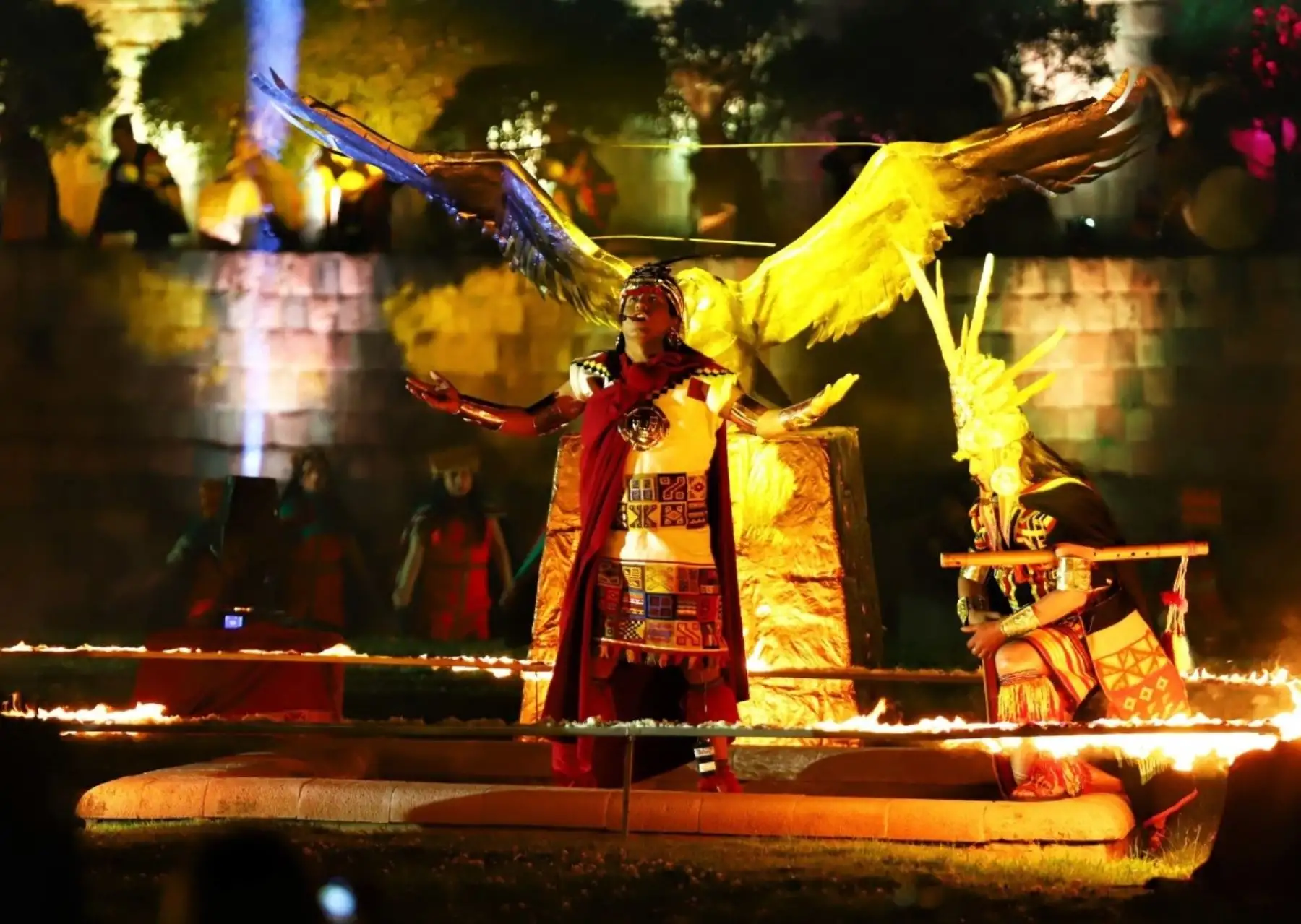 El Inca, la coya y más de 100 actores cusqueños escenificarán el ritual "Willka Nina" en la huaca Pucllana, en Miraflores, para anunciar el Inti Raymi y las actividades por el mes jubilar de Cusco. ANDINA/Percy Hurtado Santillán