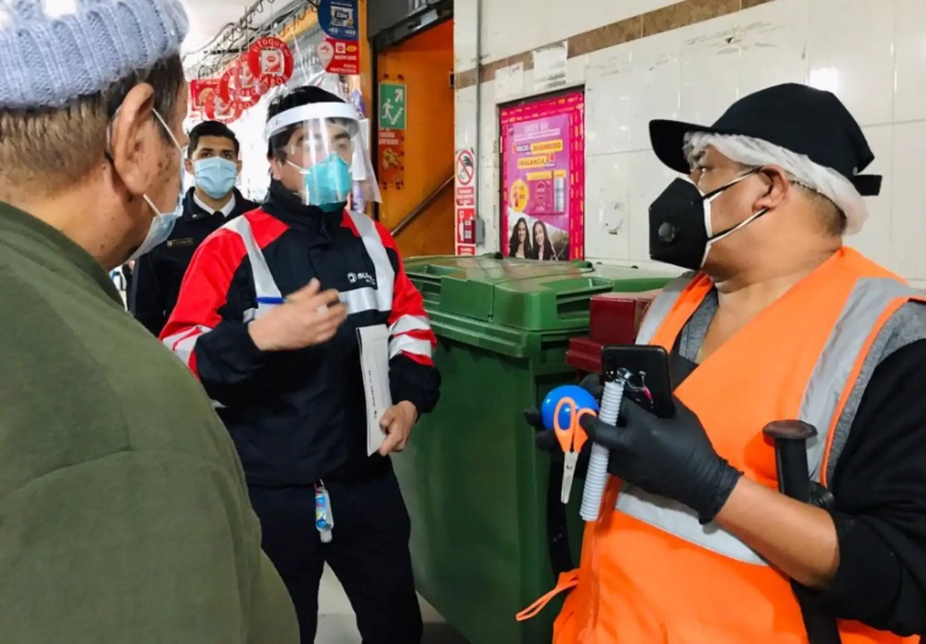 Las municipalidades deben garantizar la protección y seguridad de los trabajadores municipales que se dedican a la limpieza pública. Foto: Sunafil