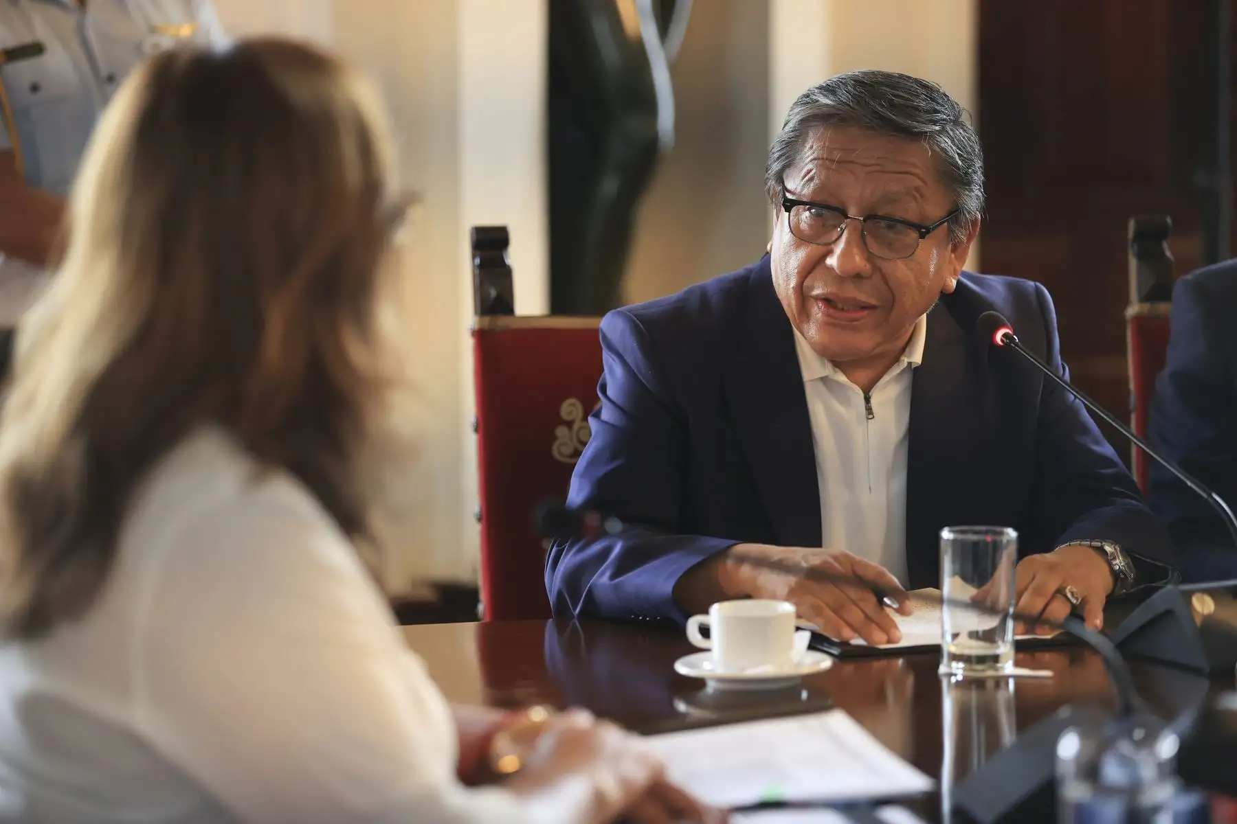 La presidenta Dina Boluarte se reunió con el gobernador regional del Callao, Ciro Castillo Rojo, a fin de viabilizar proyectos para mejorar la infraestructura en salud y educación en favor de los chalacos. También abordaron temas de seguridad y turismo, con miras a consolidar el desarrollo integral del primer puerto.
Foto: ANDINA/Presidencia Perú