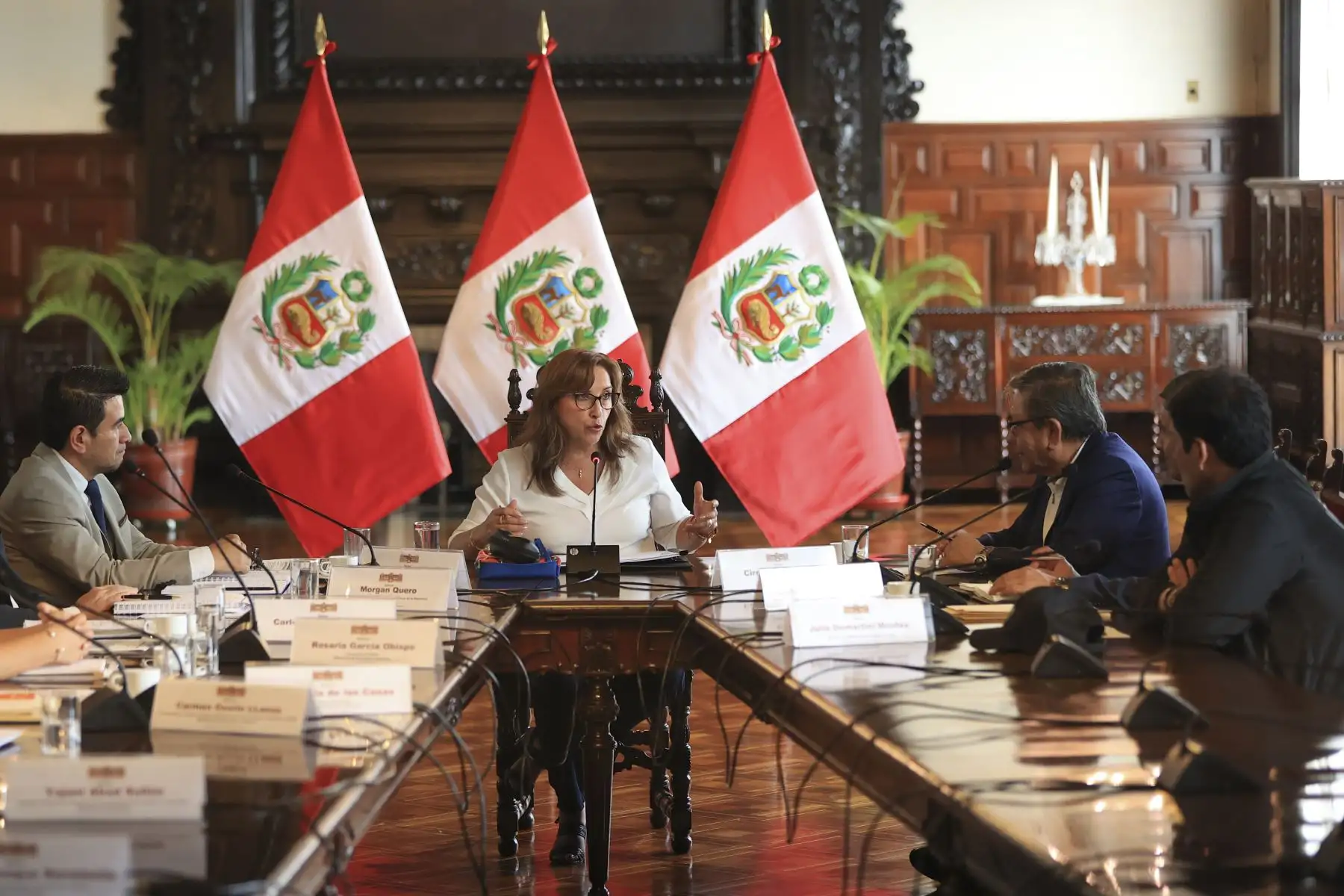 La presidenta Dina Boluarte se reunió con el gobernador regional del Callao, Ciro Castillo Rojo, a fin de viabilizar proyectos para mejorar la infraestructura en salud y educación en favor de los chalacos. También abordaron temas de seguridad y turismo, con miras a consolidar el desarrollo integral del primer puerto.
Foto: ANDINA/Presidencia Perú