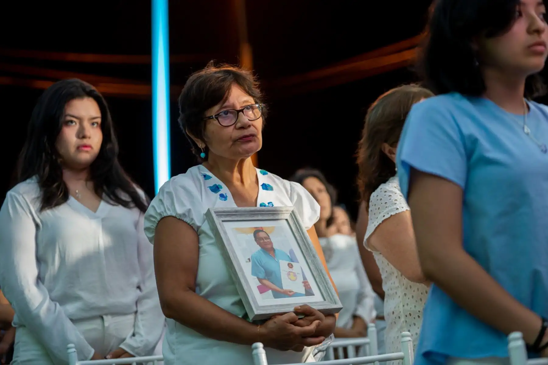 En el año 2020, nuestro país atravesó por uno de los mayores desafíos de salud debido a una crisis mundial causada por el Covid, el cual hizo que muchos de nuestros médicos se enfrentaran a una lucha sin las armas necesarias, muchos de ellos cayeron en batalla, convirtiéndose en nuestros mártires de la Medicina. Hoy 12 de abril el CMP rinde homenaje a los 581 médicos dieron su vida por la salud de la población peruana.
Foto: ANDINA/CMP