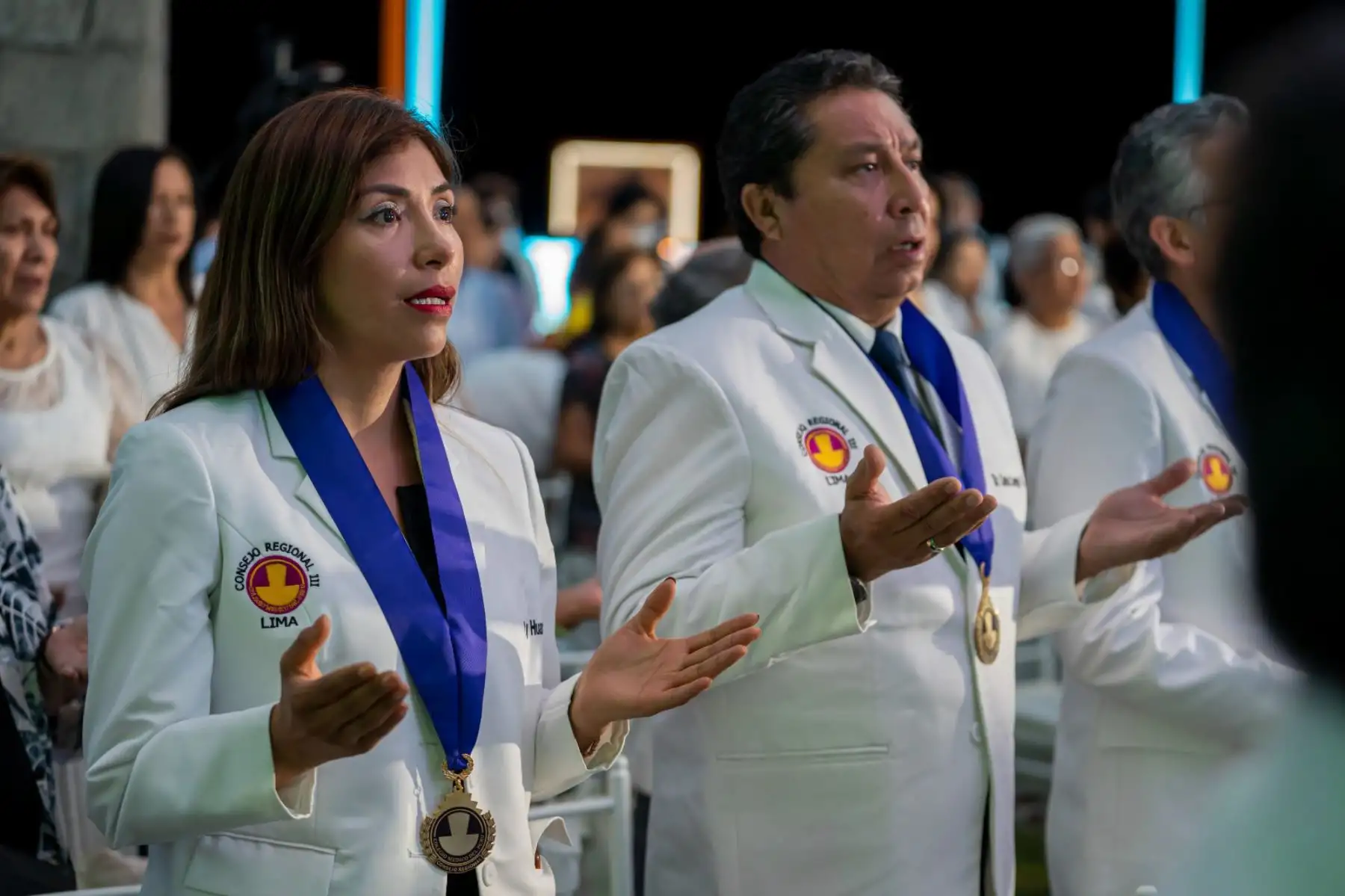 En el año 2020, nuestro país atravesó por uno de los mayores desafíos de salud debido a una crisis mundial causada por el Covid, el cual hizo que muchos de nuestros médicos se enfrentaran a una lucha sin las armas necesarias, muchos de ellos cayeron en batalla, convirtiéndose en nuestros mártires de la Medicina. Hoy 12 de abril el CMP rinde homenaje a los 581 médicos dieron su vida por la salud de la población peruana.
Foto: ANDINA/CMP