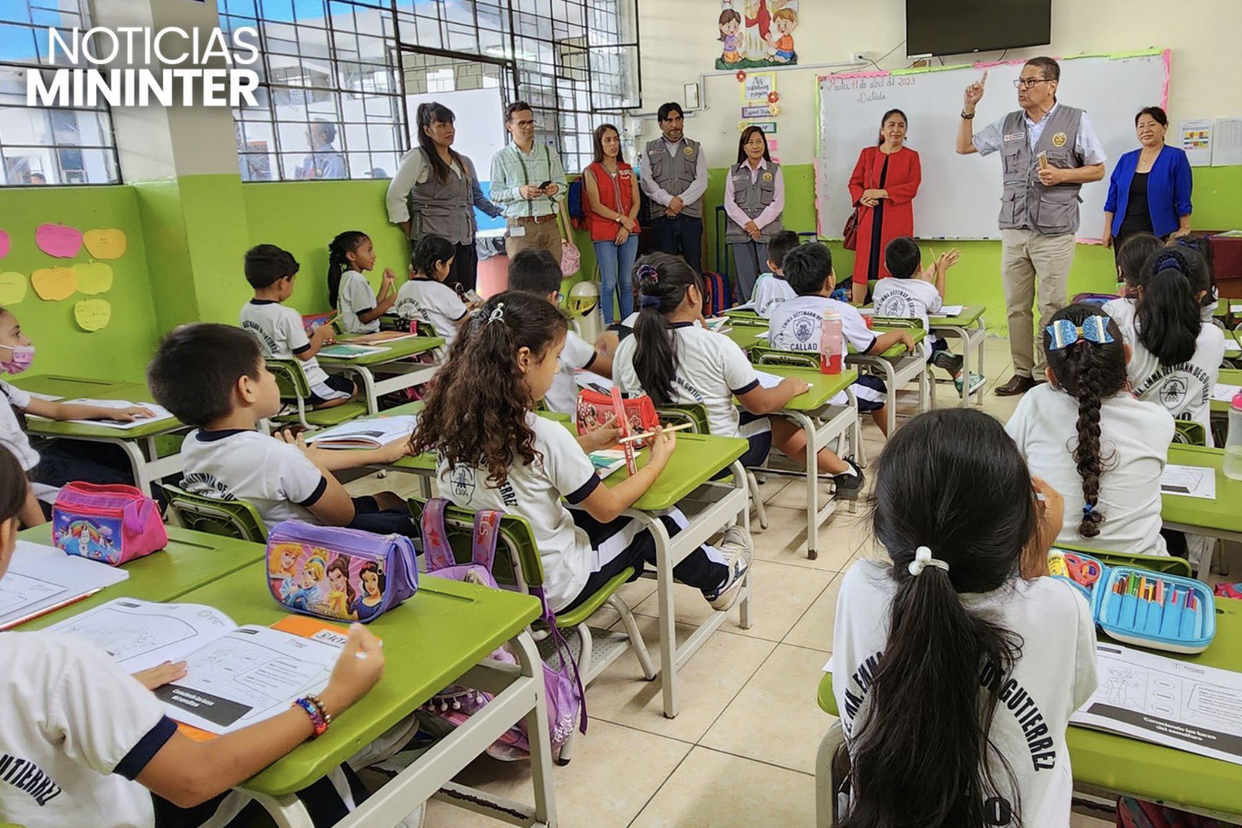 El último martes se realizó una visita a la institución educativa Emma Dettmann de Gutiérrez, de Carmen de La Legua (Callao). Foto: ANDINA/Mininter.