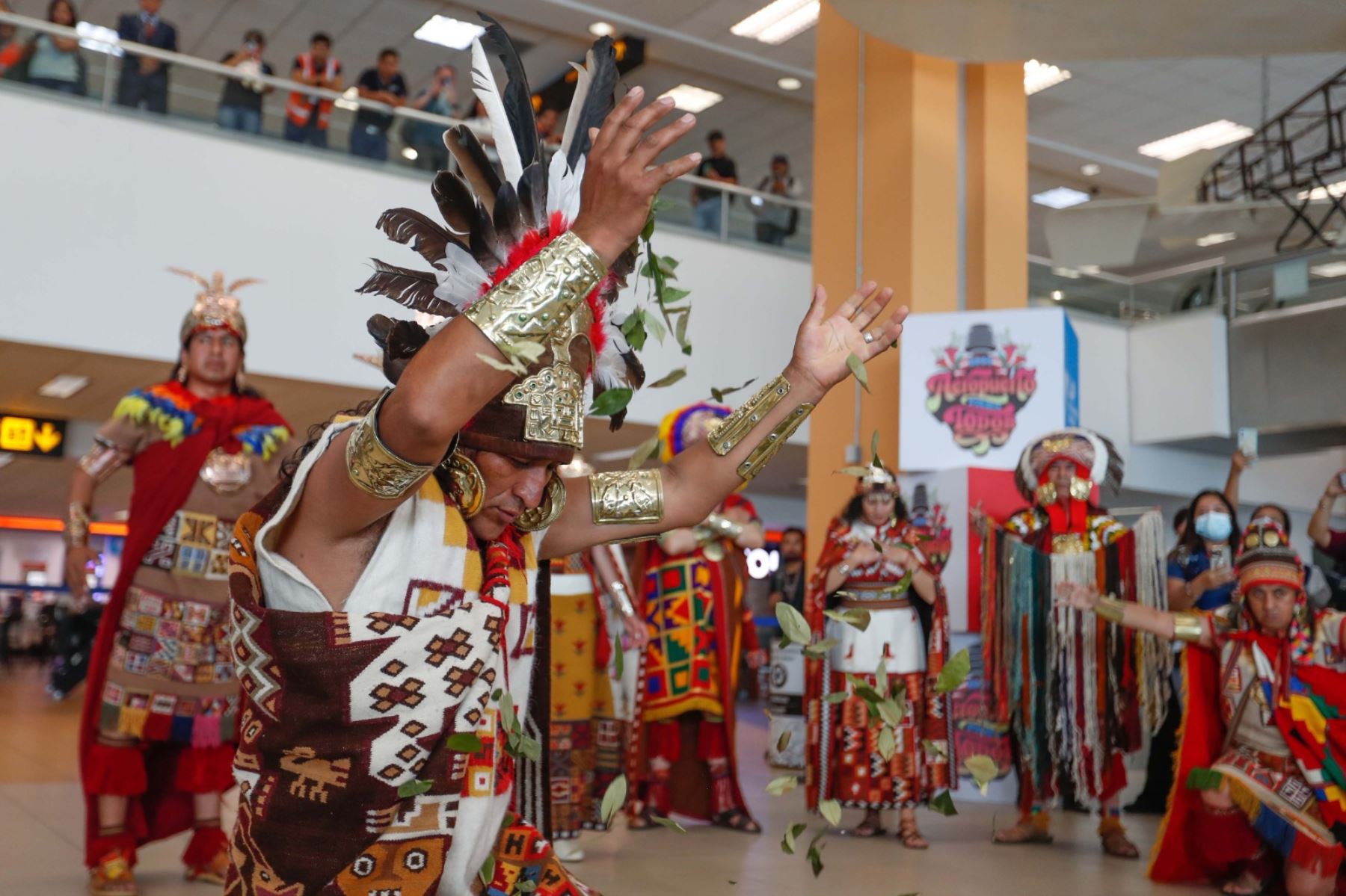 ANDINA/Daniel Bracamonte. Pasacalle en el aeropuerto internacional Jorge Chávez para anunciar la Fiesta del Inti Raymi