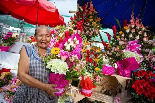 Vendedora de flores. Foto: Cortesía.