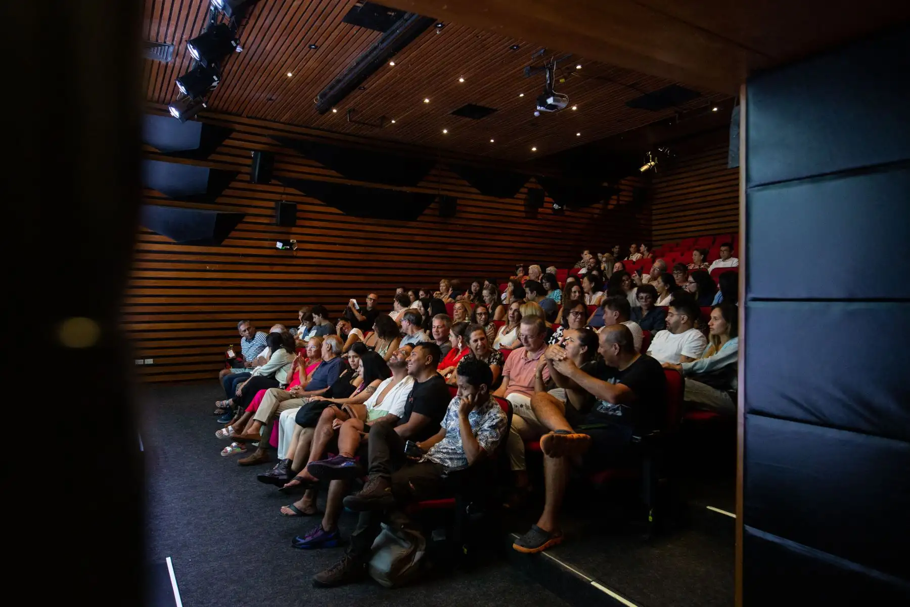 Un texto potente y una oportunidad para ver brillar en escena a las dos grandes actrices que ganaron el premio del jurado de “El Oficio Crítico” a Mejor Actriz por sus notables actuaciones en los roles de hermana mayor y hermana menor. Foto: ANDINA/Tatiana Gamarra