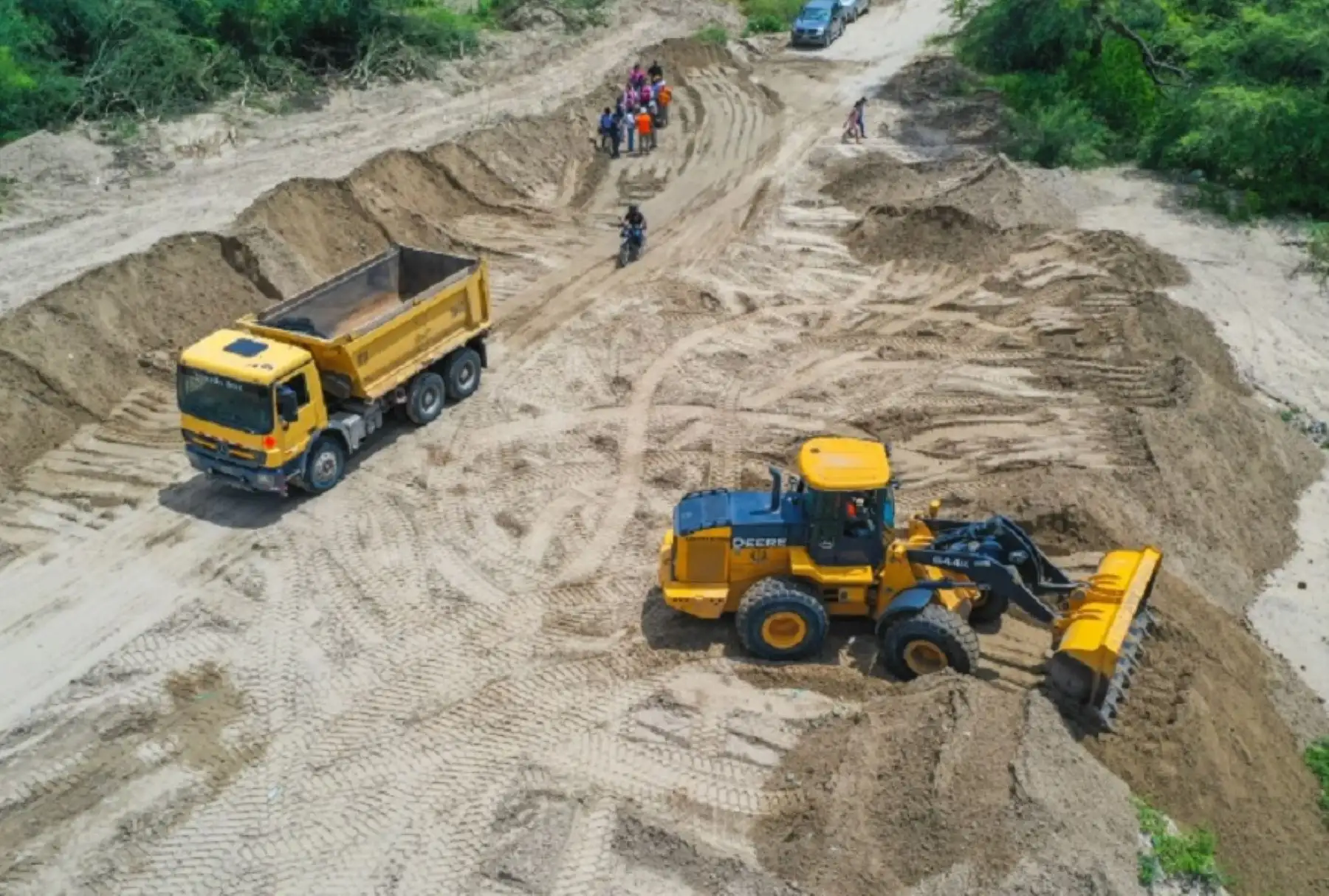 El Ministerio de Transportes y Comunicaciones prestó asistencia, con maquinaria y personal calificado, para mitigar el impacto de la emergencia climática en las zonas más vulnerables de Piura y Lambayeque. Foto: ANDINA/difusión.