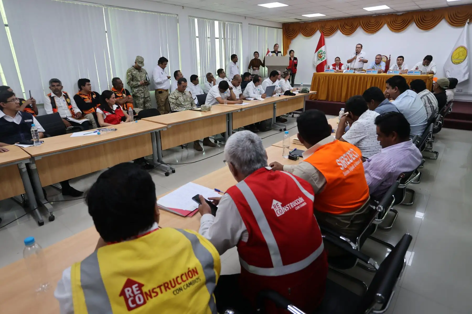 El presidente del Consejo de Ministros, Alberto Otárola Peñaranda, arribó a Tumbes para sostener una reunión con autoridades de la región sobre las medidas que permitan seguir atendiendo a la población damnificada por las intensas lluvias. 
Foto: ANDINA/PCM