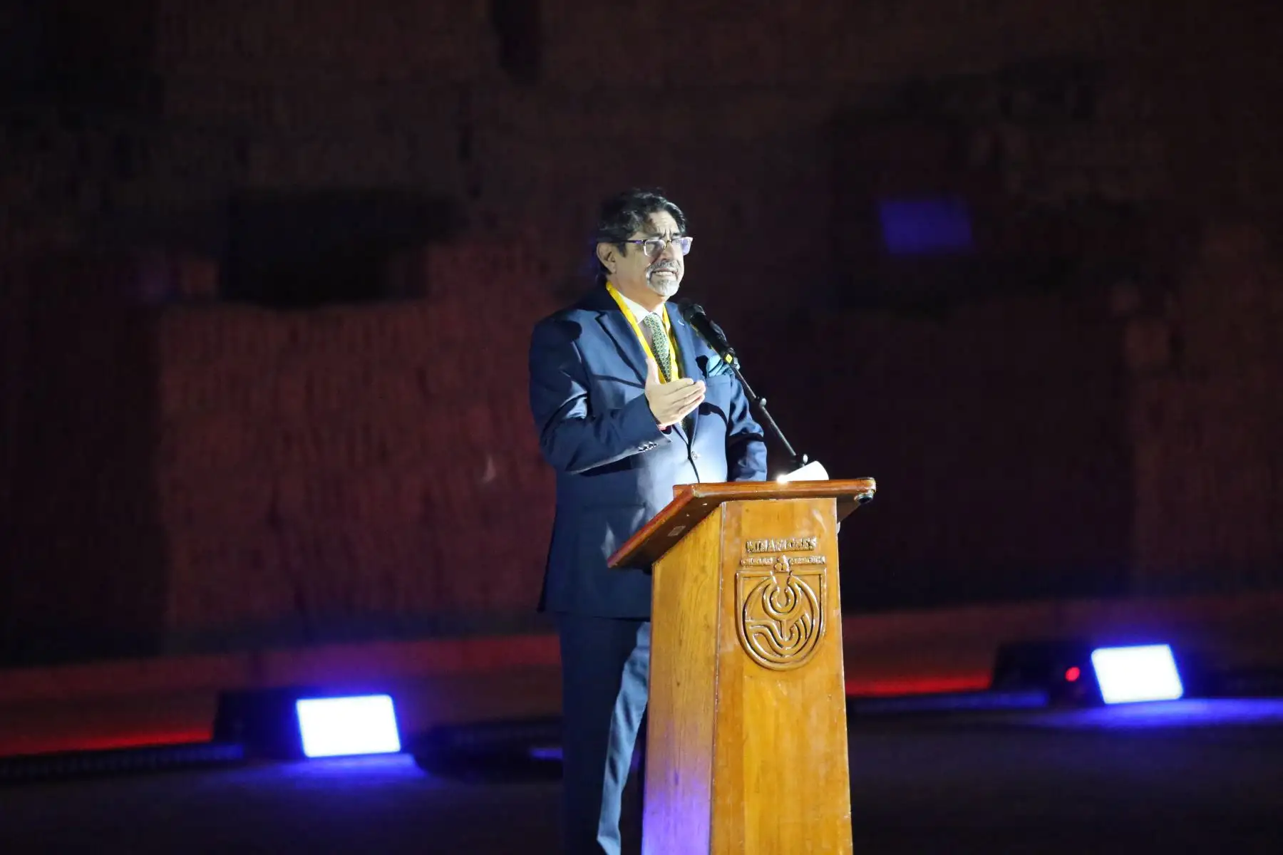 El inca, la coya, su séquito y unos cien artistas protagonizaron el ritual del “Willka Nina” en la huaca Pucllana, ubicada en el distrito de Miraflores, Lima, para anunciar la escenificación del Inti Raymi y las más de 100 actividades en honor al mes jubilar de la ciudad del Cusco.
Foto: ANDINA/Tatiana Gamarra