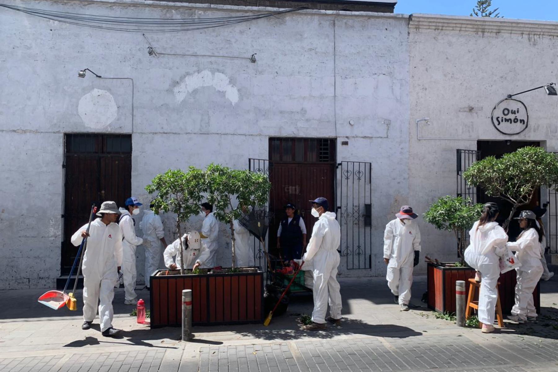 Un total de 30 alumnos de la Escuela Taller Arequipa participó en la jornada de limpieza de las fachadas de las casonas de Arequipa. Foto: ANDINA/Difusión
