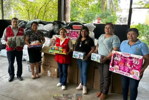 El Ministerio de la Mujer y Poblaciones Vulnerables (Mimp) continúa ayuda humanitaria a los damnificados por lluvias intensas para atender sus principales necesidades. Esta vez el reparto se realizó a las familias más afectadas de los distritos de 26 de octubre, Talara, Sullana y Sechura.