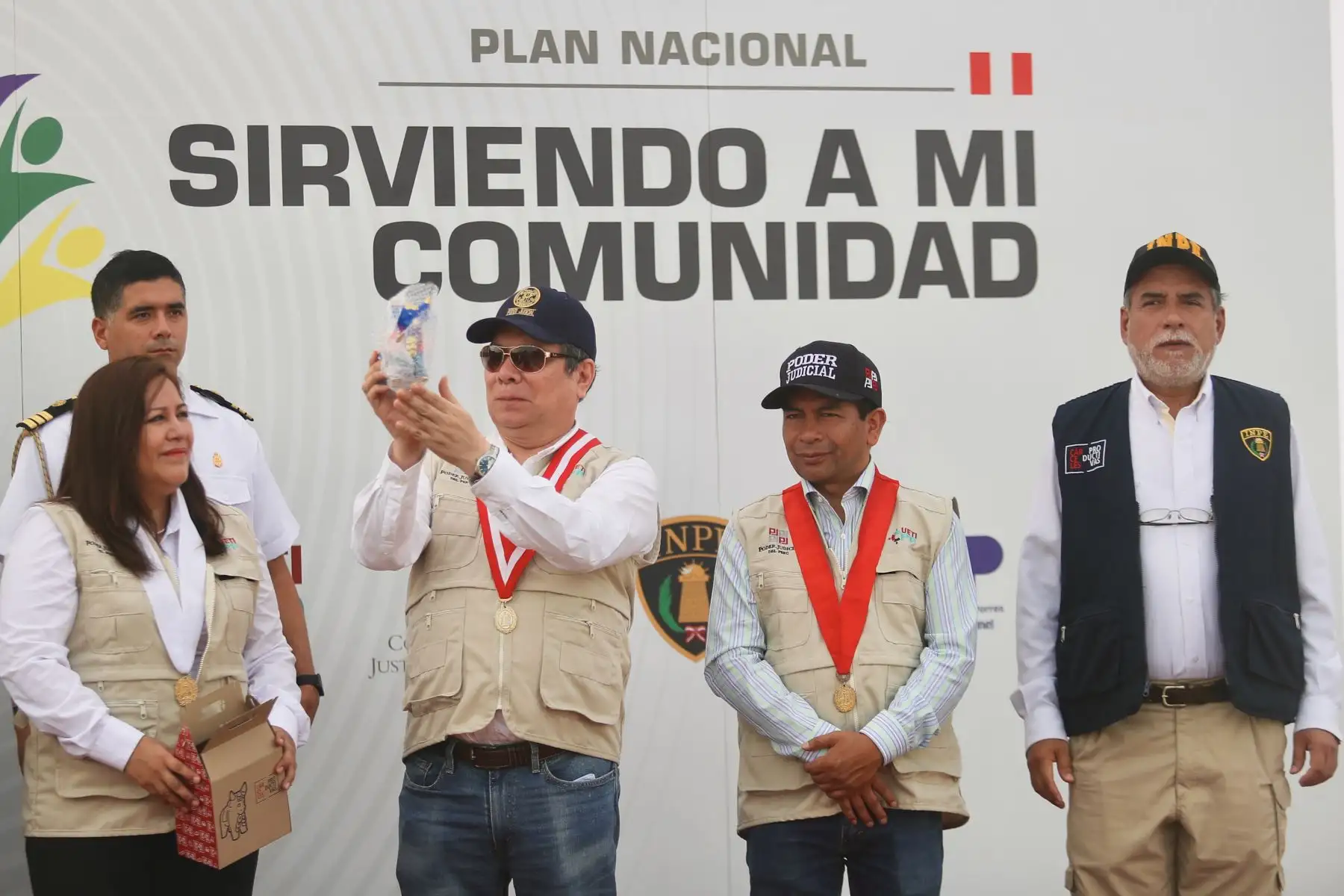 Presidente del Poder Judicial, Javier Arévalo Vela: “Si bien la delincuencia debe ser combatida, también hay otros tipos sanciones que no originan el internamiento en un centro penitenciario, como el Trabajo Comunitario, que va a servir en el bien de la comunidad”
Foto: ANDINA/Ricardo Cuba