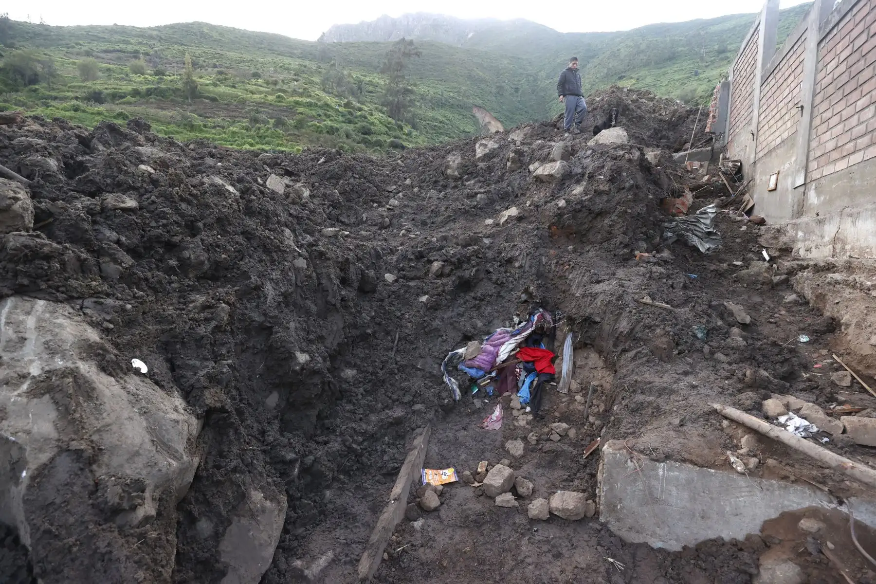 Hoy se retomaron las labores de búsqueda de los 5 desaparecidos en el poblado La Perla Chaupi. Foto: ANDINA/Vidal Tarqui
