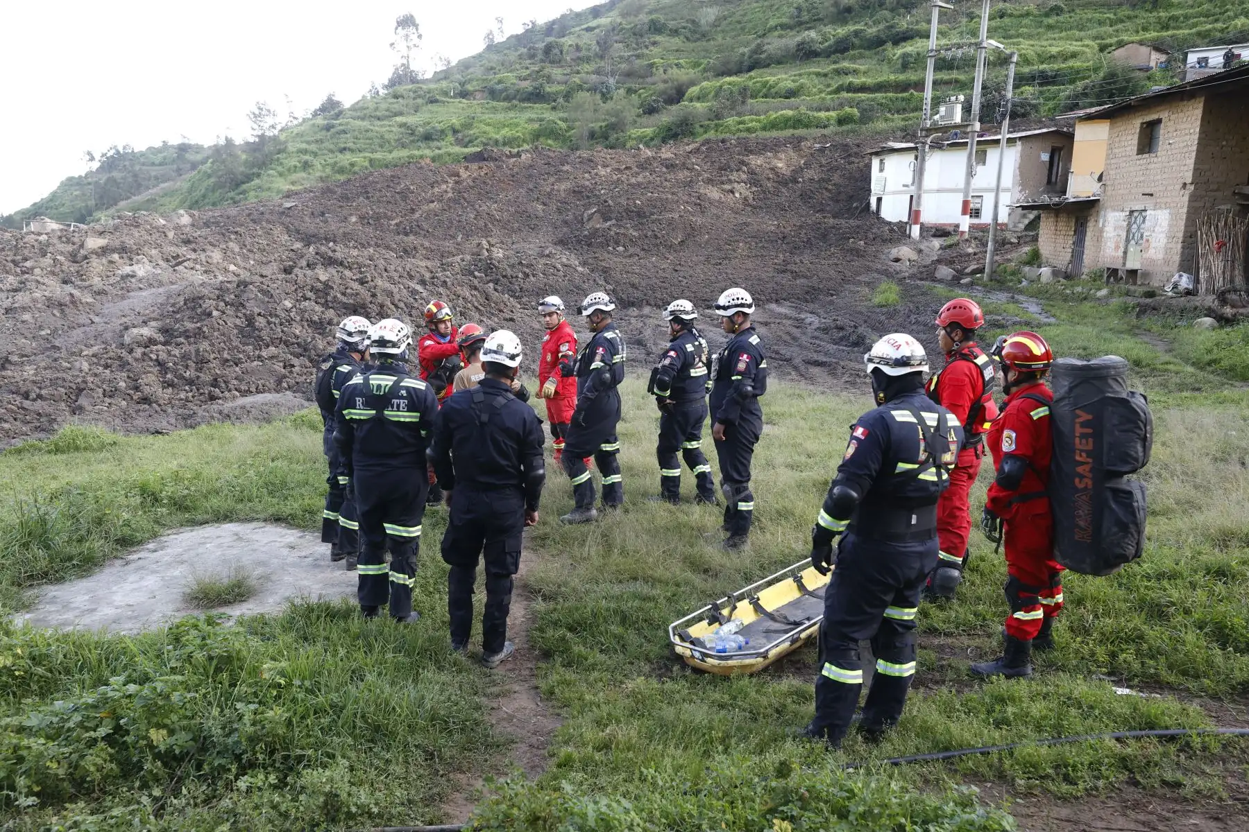Hoy se retomaron las labores de búsqueda de los 5 desaparecidos en el poblado La Perla Chaupi. Foto: ANDINA/Vidal Tarqui