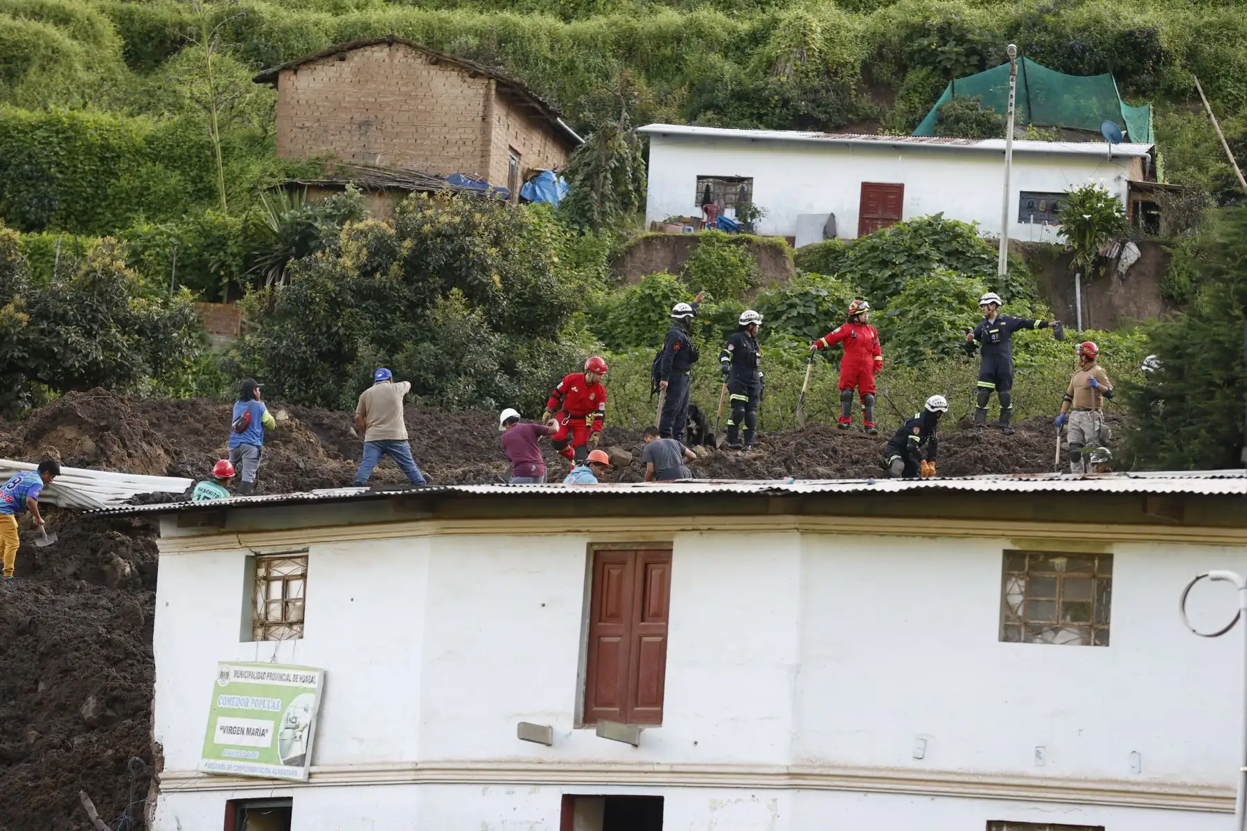 Hoy se retomaron las labores de búsqueda de los 5 desaparecidos en el poblado La Perla Chaupi. Foto: ANDINA/Vidal Tarqui