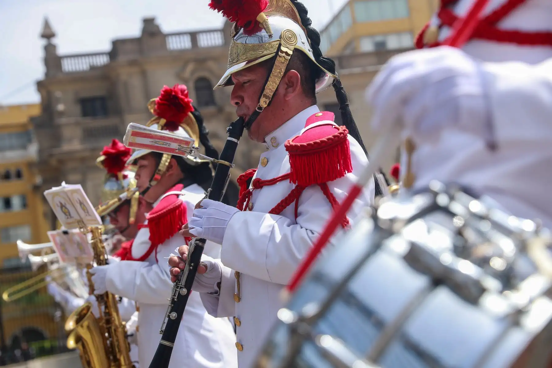El cambio de guardia es una de las actividades más representativas en el Palacio de Gobierno del Perú, una tradición que se vuelve un espectáculo para quienes pasean por la Plaza de Armas limeña al medio día.

Foto: ANDINA/Prensa Presidencia