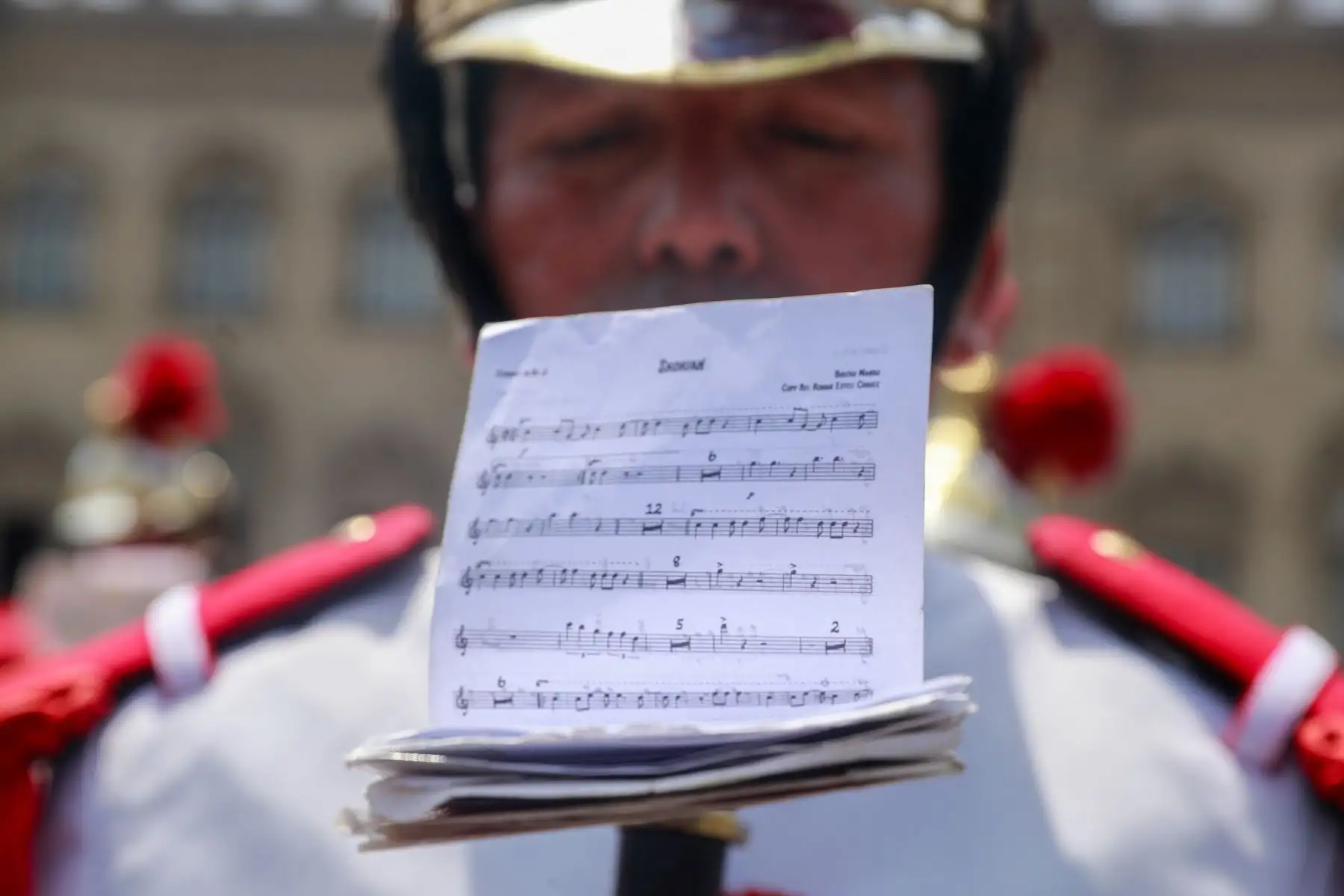 El cambio de guardia es una de las actividades más representativas en el Palacio de Gobierno del Perú, una tradición que se vuelve un espectáculo para quienes pasean por la Plaza de Armas limeña al medio día.

Foto: ANDINA/Prensa Presidencia
