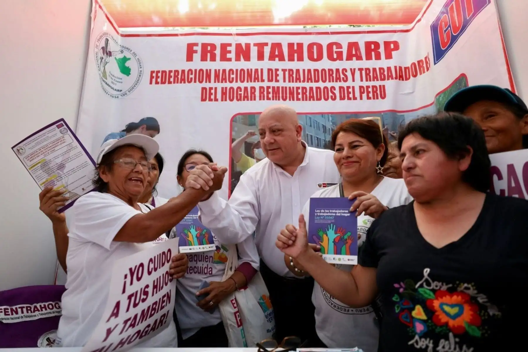 Ministro de Trabajo y Promoción del Empleo, Alfonso Adrianzén, impulsará formalización de los trabajadores y trabajadoras del hogar. Foto: Cortesía.
