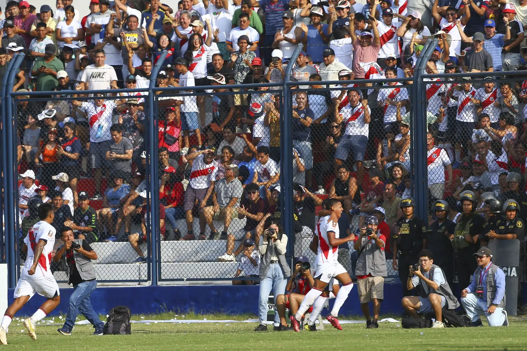 En el minuto 9, Jaurena abrió el marcador tras espectacular huacha de Olivares a Riveros. Foto: ANDINA/Eddy Ramos