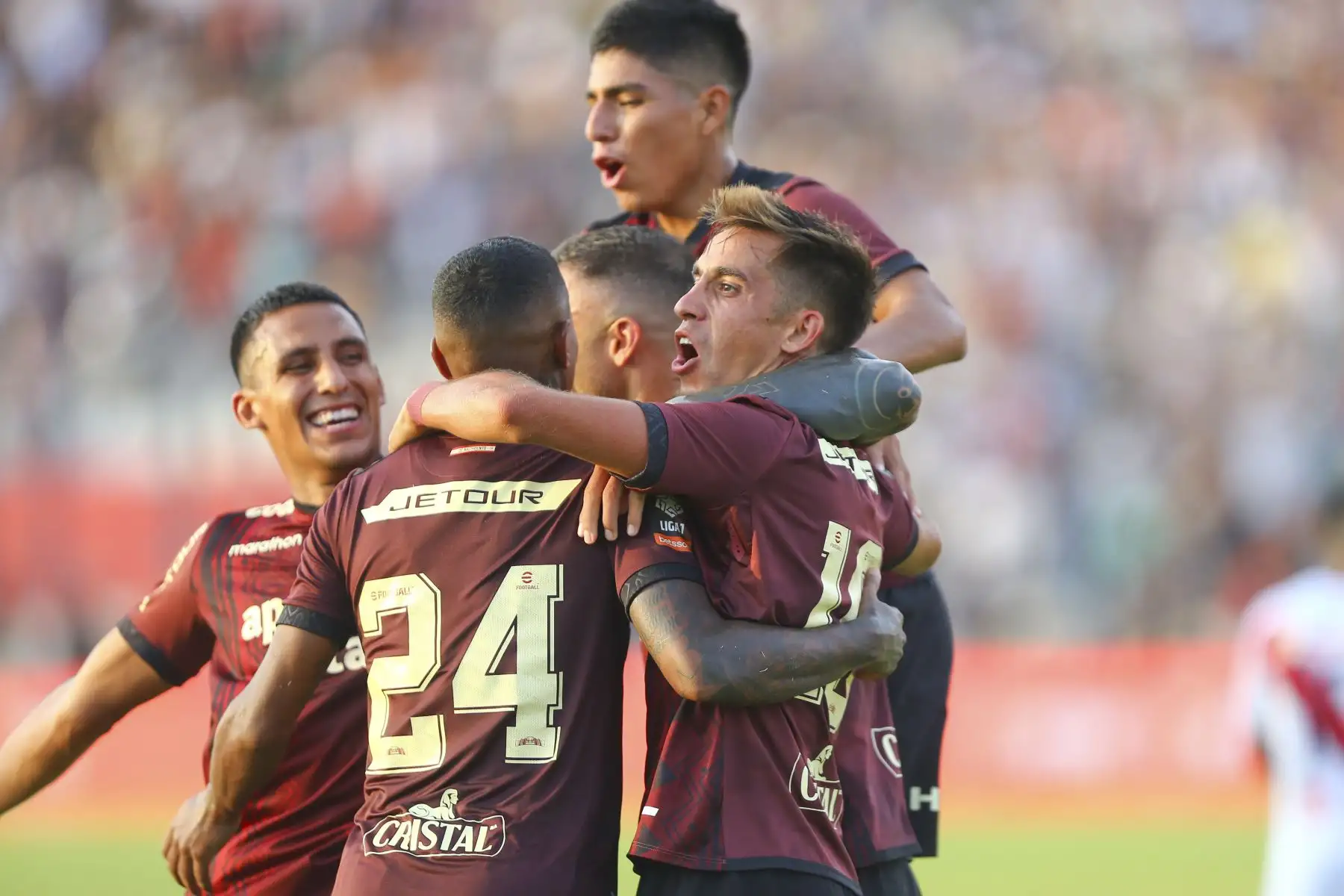 Universitario celebra su segundo gol, gracias a Emanuel Herrera. Foto: ANDINA/Eddy Ramos