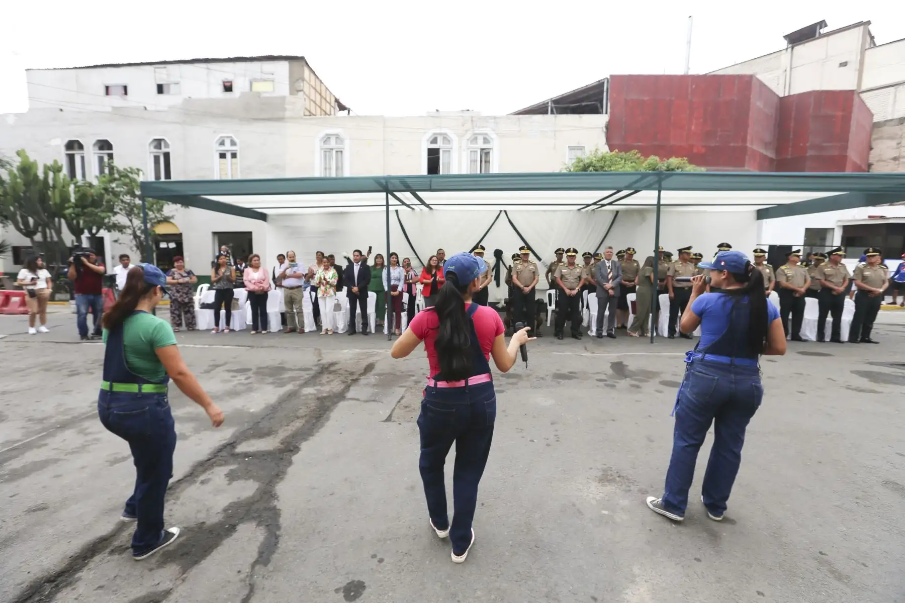 El evento fue amenizado por el Equipo Escénico Especializado en Sociodramas contra la Violencia Familiar. Foto: ANDINA/Tatiana Gamarra