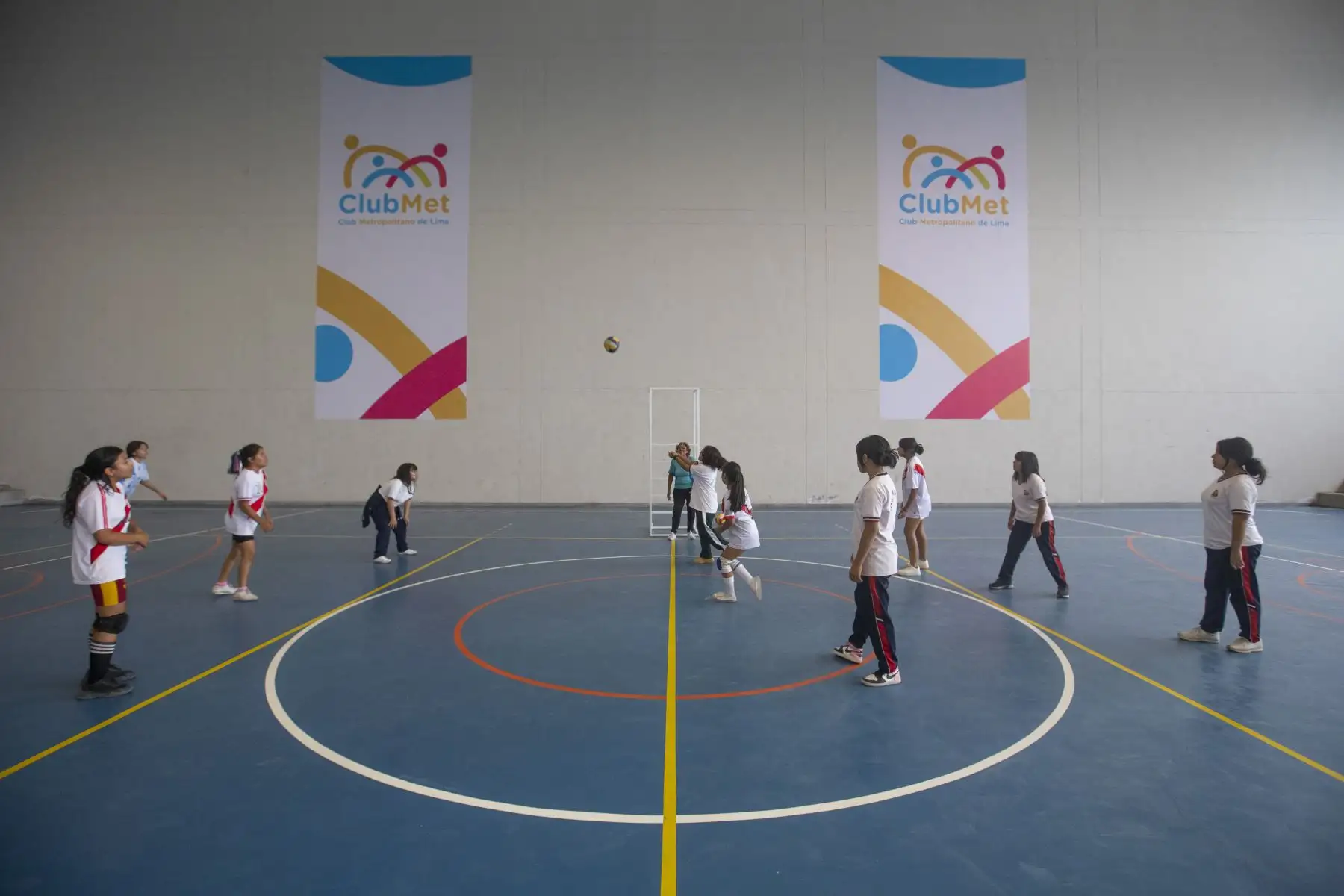 Polideportivo: dará una oferta de practica de futsal, básquet y vóley de alta competencia para los vecinos.
El Polideportivo, tiene una área de más de 4 mil m². Cuenta con 3 campos de voley,  3 campos de futsal y 3 campos de basket, con camerinos, baños y vestuarios, entre otros. Las instalaciones tienen capacidad para realización  grandes eventos con un aforo de más de 500 personas. Foto: ANDINA/Municipalidad de Lima