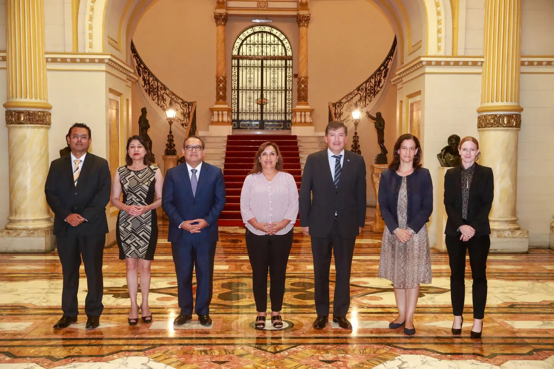 La presidenta de la República, Dina Boluarte,acompañada por el presidente del Consejo de Ministros, Alberto Otárola y la ministra de Relaciones Exteriores, Ana Cecilia Gervasi, sostuvo el día de hoy una reunión con representantes de la Naciones Unidas en Palacio de Gobierno. 
Foto: ANDINA/Presidencia Perú