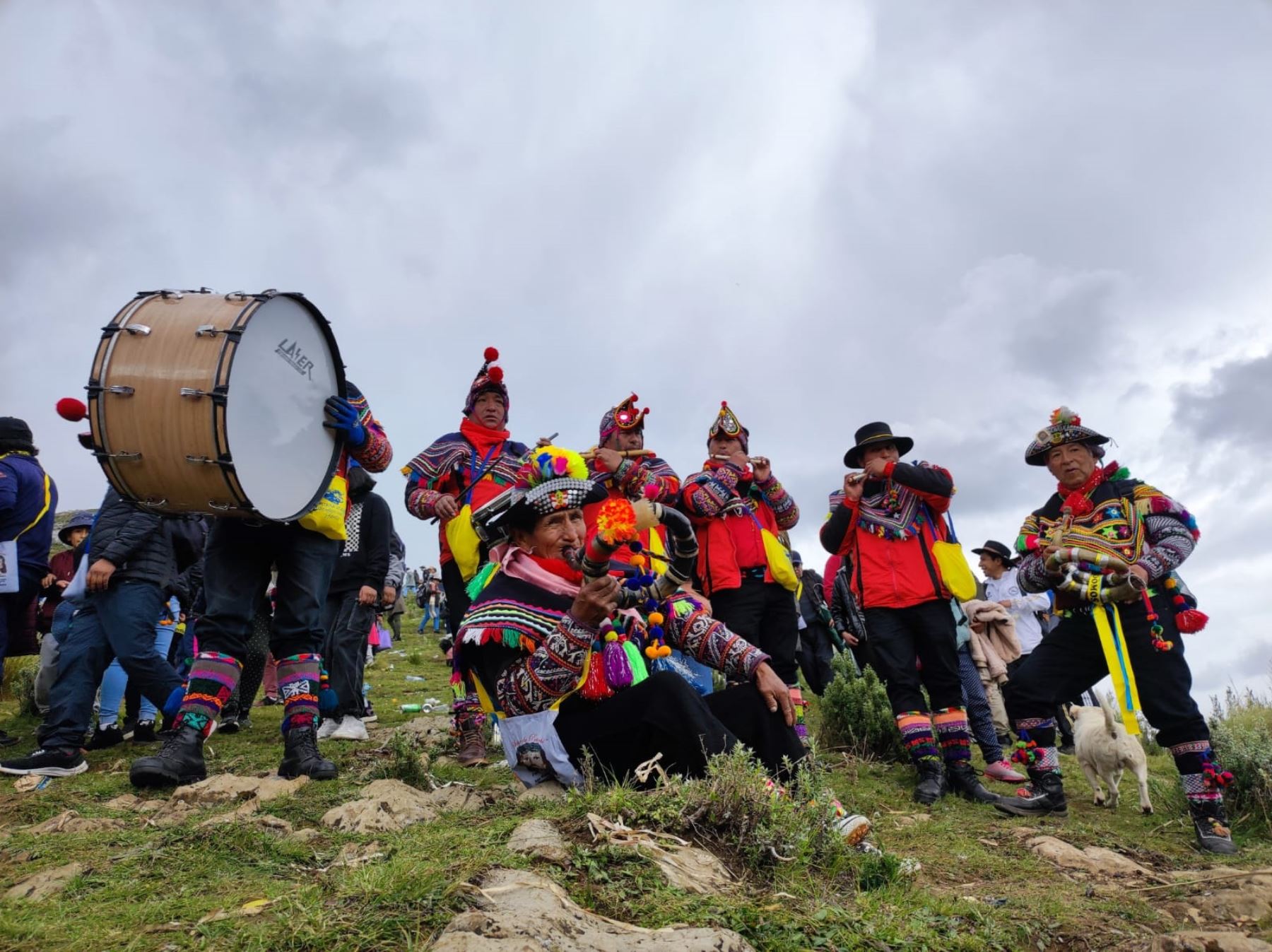Huancavelica celebró la tradicional bajada de la Cruz del Señor de Potocchi, después de tres años de suspensión por la emergencia sanitaria decretada por la pandemia de covid-19. Foto: Flor Hidalgo