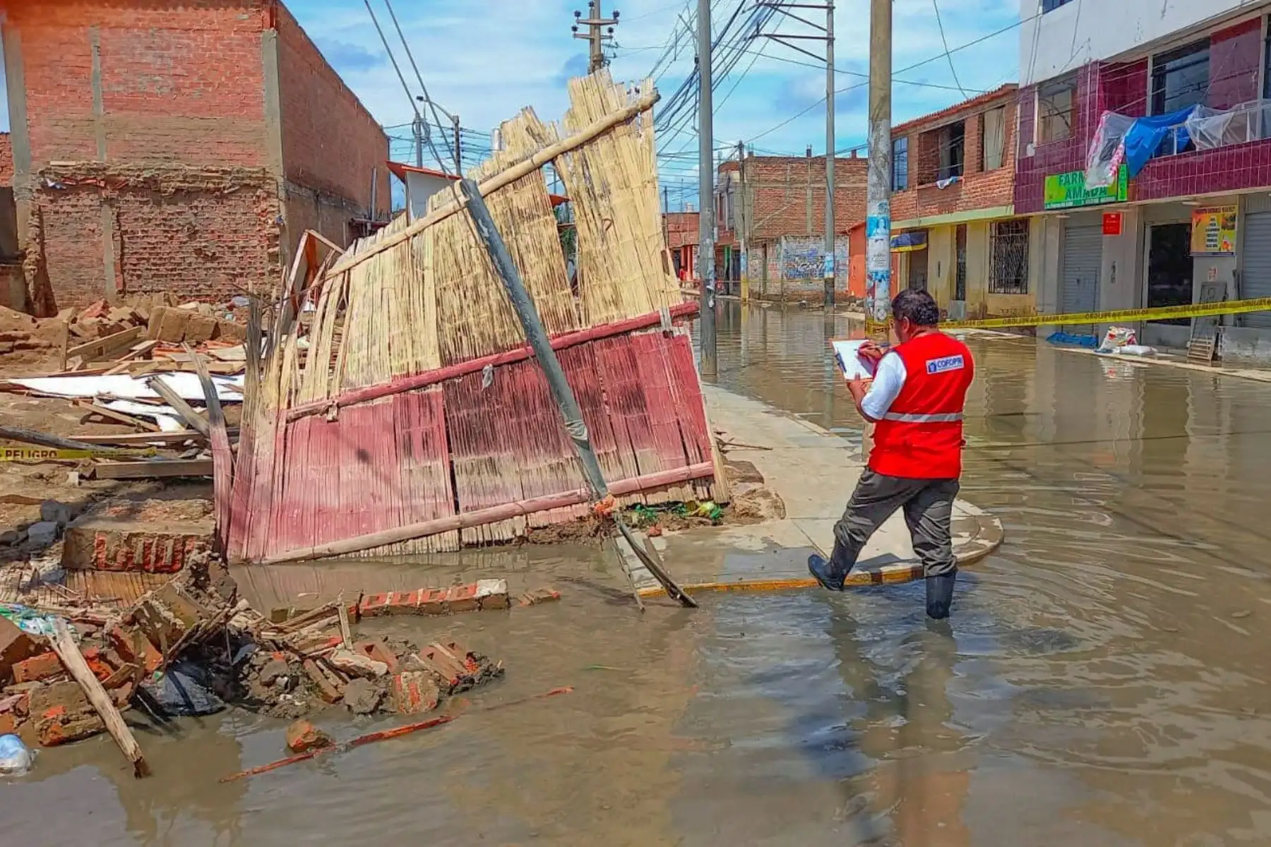 La información del catastro de daños servirá como insumo para la planificación de acciones en el proceso de reconstrucción que llevará adelante el Ejecutivo. Foto: Cofopri