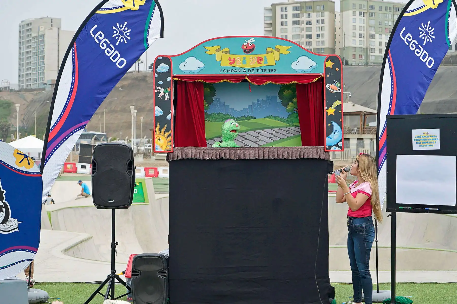 Legado abre nuevamente sus puertas a la comunidad, con el FestiLegado que regresa este sábado 22 de abril desde las 9:00 a. m. hasta la 1:00 p. m en la sede Legado Costa Verde, en San Miguel. Se trata de un festival deportivo y recreativo gratuito para toda la familia. De esta manera, niños, jóvenes y adultos podrán ejercitarse y realizar actividades lúdicas en un recinto de primer nivel, construido para los Juegos Lima 2019, pero que también alberga a la ciudadanía.
Foto: ANDINA/Legado