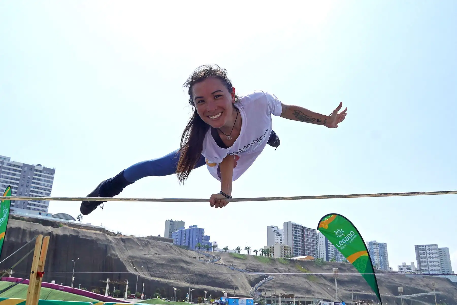 Legado abre nuevamente sus puertas a la comunidad, con el FestiLegado que regresa este sábado 22 de abril desde las 9:00 a. m. hasta la 1:00 p. m en la sede Legado Costa Verde, en San Miguel. Se trata de un festival deportivo y recreativo gratuito para toda la familia. De esta manera, niños, jóvenes y adultos podrán ejercitarse y realizar actividades lúdicas en un recinto de primer nivel, construido para los Juegos Lima 2019, pero que también alberga a la ciudadanía.
Foto: ANDINA/Legado