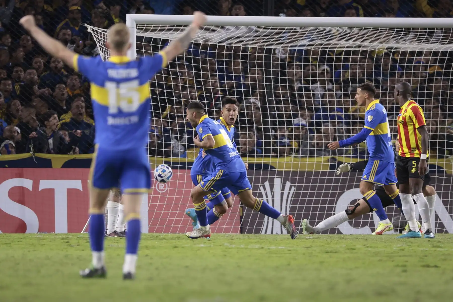 Alan Varela de Boca celebra su gol hoy, en un partido de la fase de grupos de la Copa Libertadores entre Boca Juniors y Deportivo Pereira en el estadio La Bombonera en Buenos Aires, Argentina.
Foto: EFE